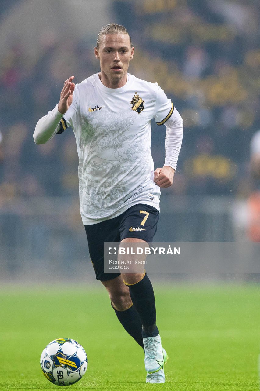 s Viktor Fischer