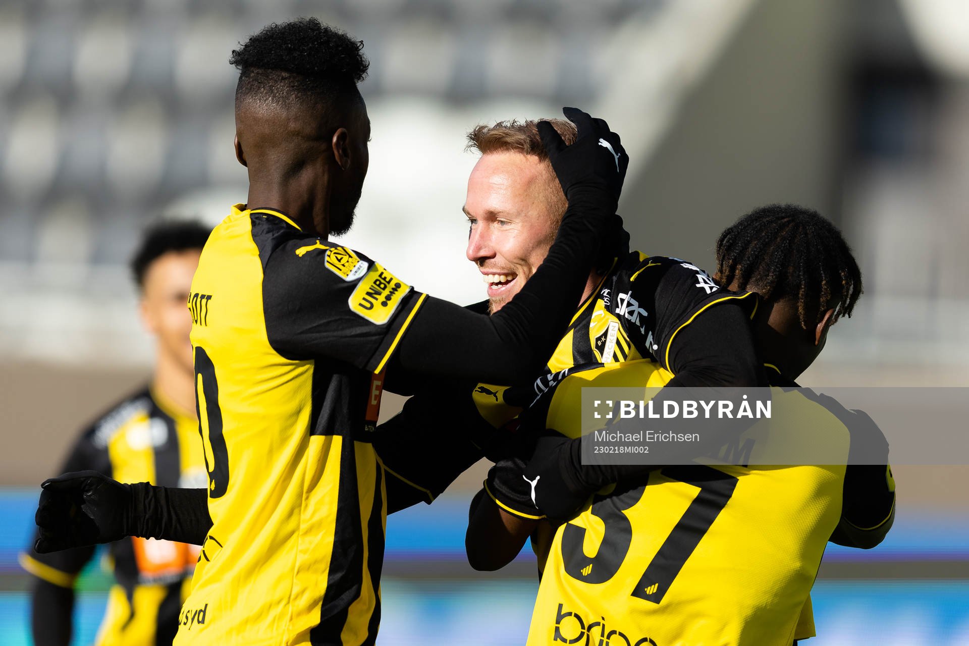 Häckens Mikkel Rygaard Jensen jublar med lagkamrater