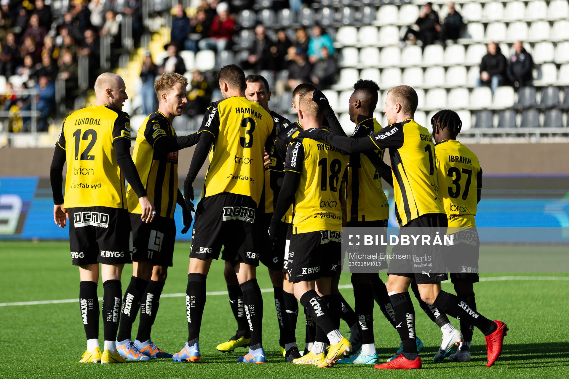 Häckens Mikkel Rygaard Jensen jublar med lagkamrater