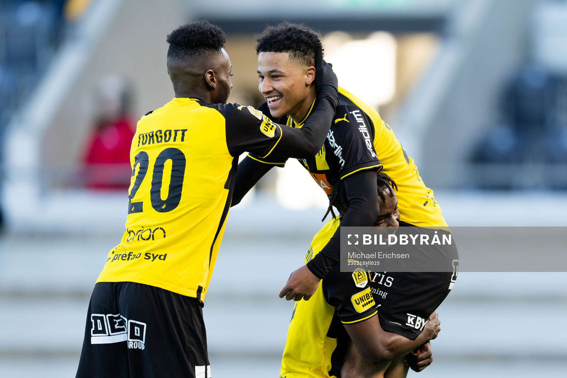 Häckens Momodou Lamin Sonko jublar ihop med Ibrahim Sadiq