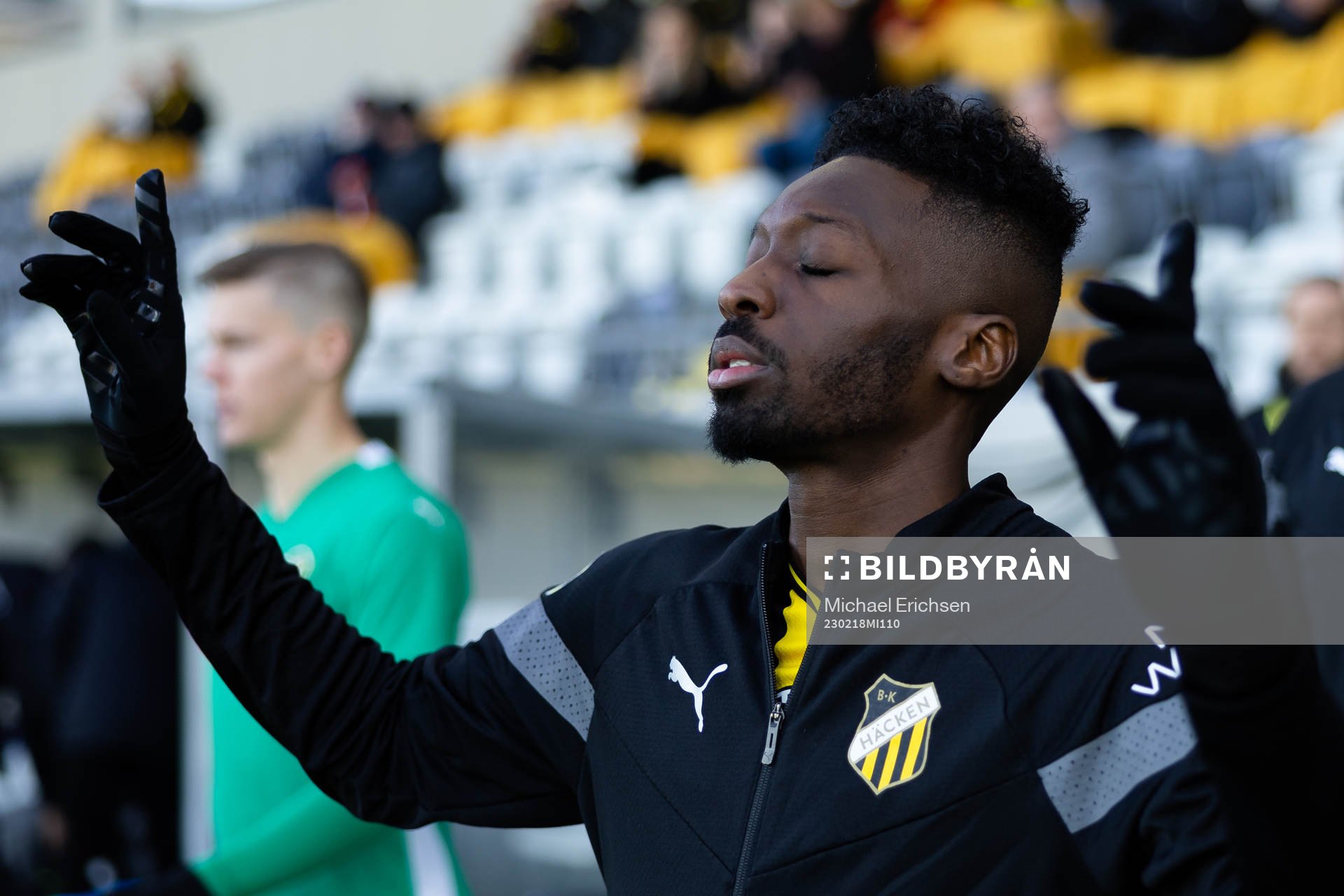 Häckens Blair Sebastian Turgott innan fotbollsmatchen i Svenska Cupen mellan Häcken och Jönköpings Södra den 18 februari 2023 i Göteborg.