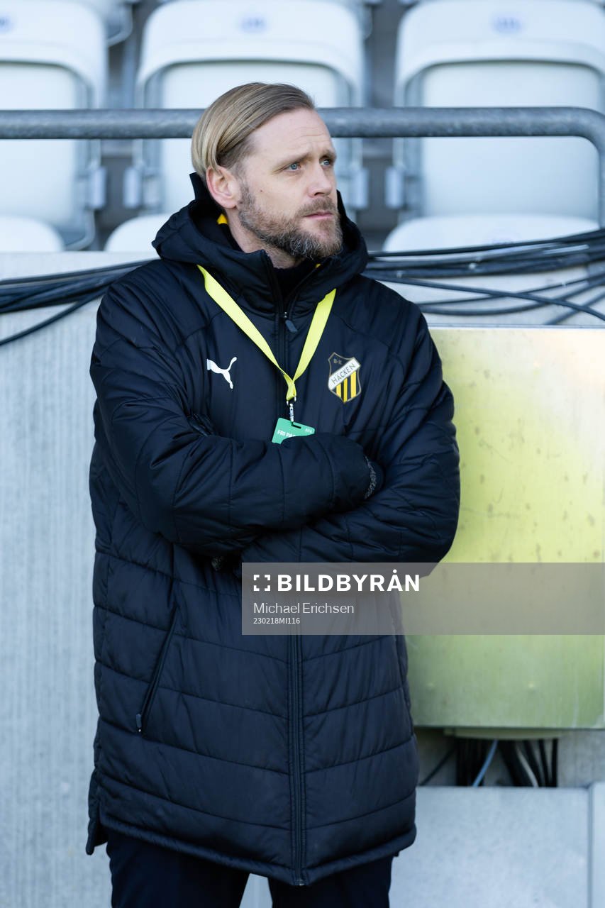 Häckens klubbchef Marcus Jodin innan  fotbollsmatchen i