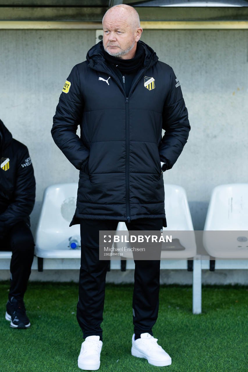 Häckens tränare Per-Mathias Høgmo innan  fotbollsmatchen