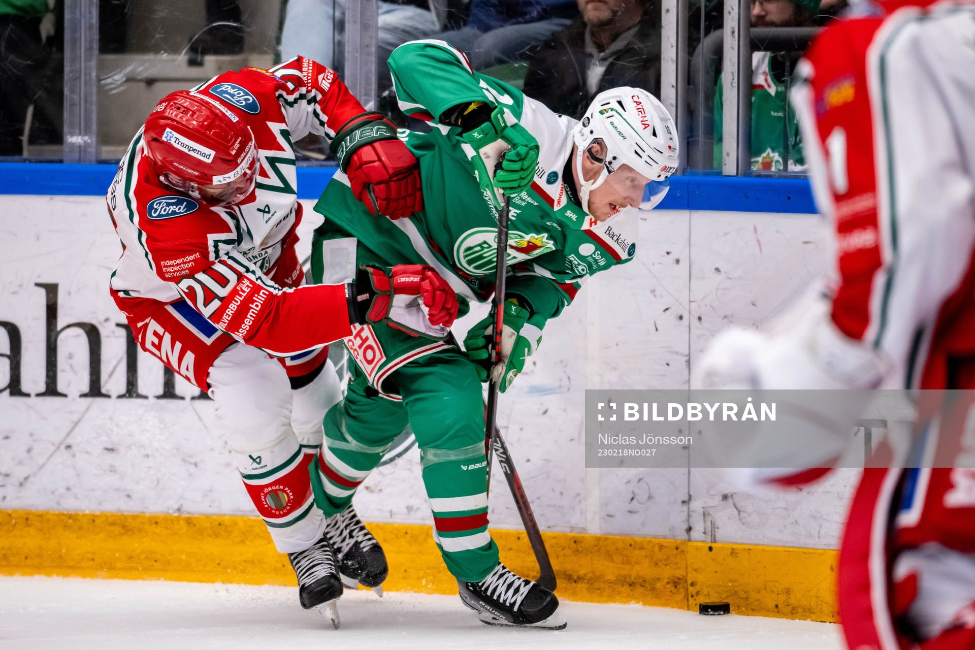 Frölundas Joel Lundqvist  och Rögles Simon Hjalmarsson