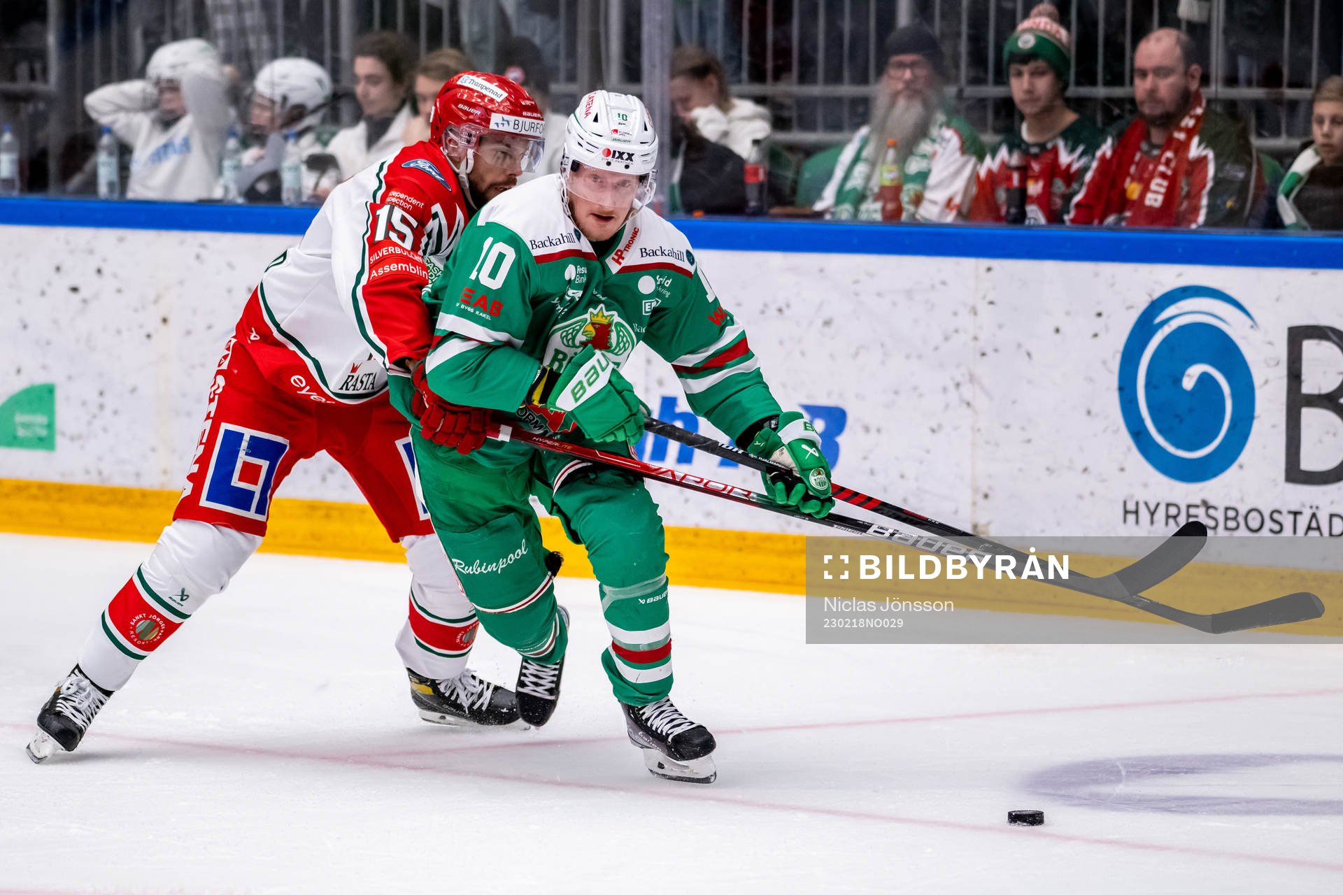 Frölundas Anders Grönlund  och Rögles Simon Hjalmarsson