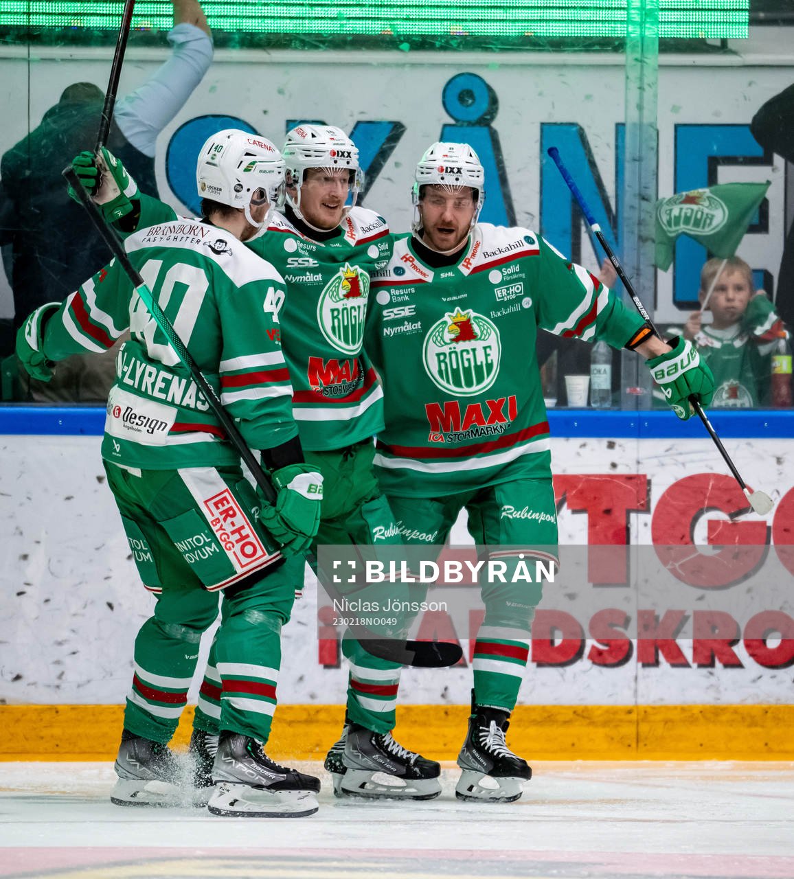 Rögles Simon Hjalmarsson  och Linus Sandin jublar