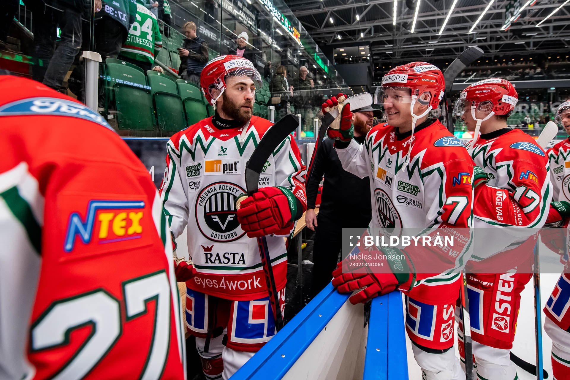 Frölundas Anthony Greco  och Andreas Borgman jublar