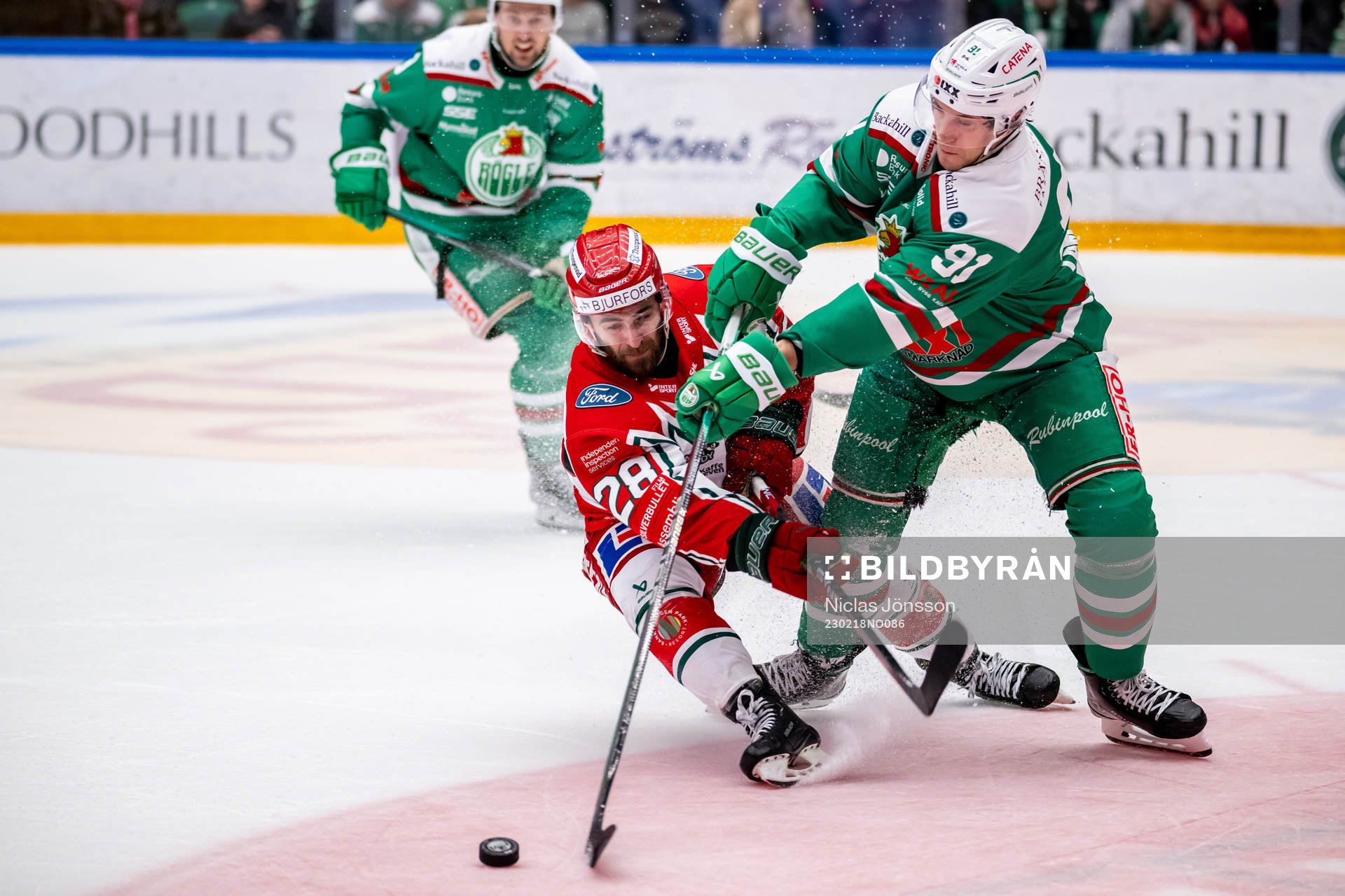 Frölundas Anthony Greco  och Rögles Adam Tambellini