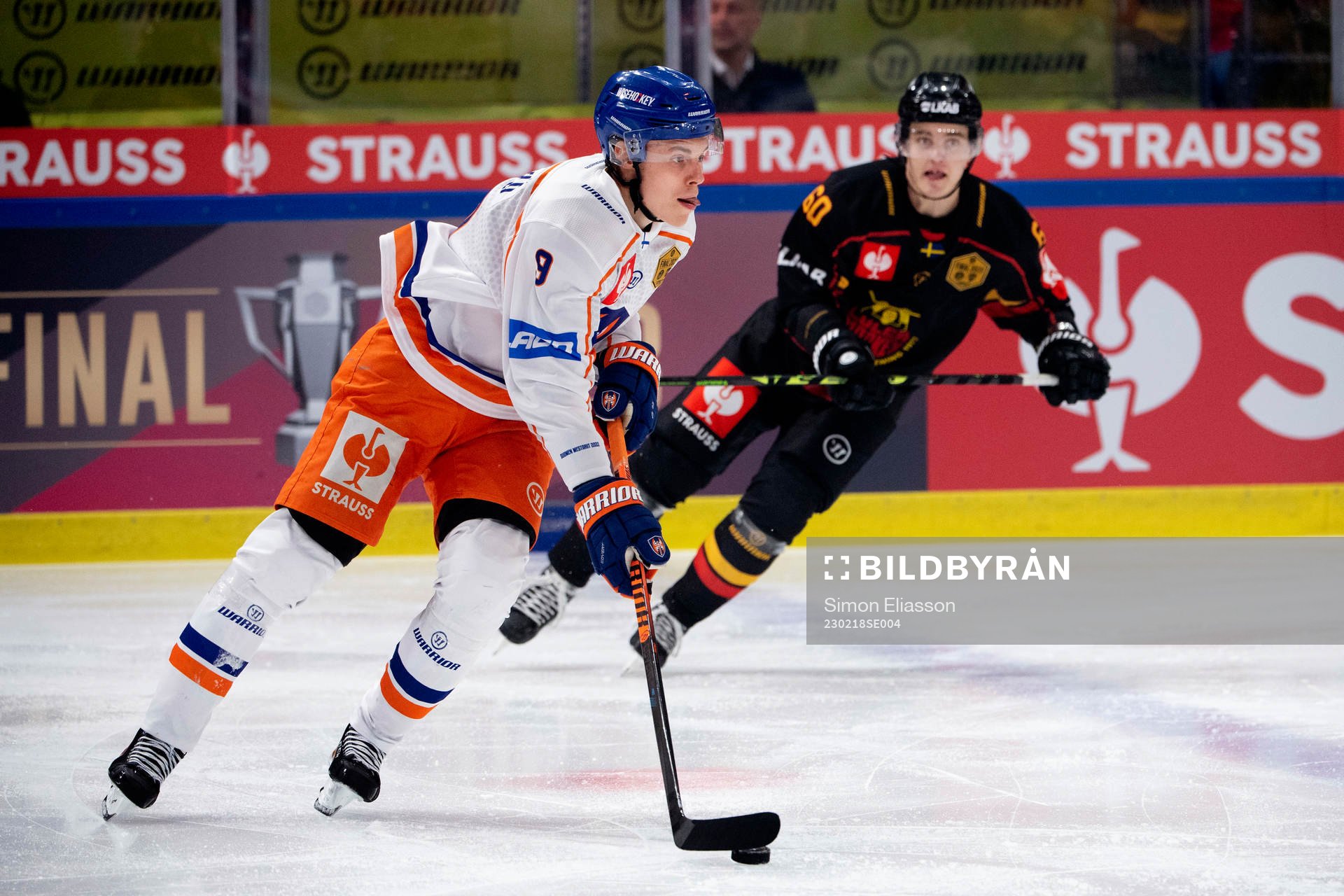Tapparas Waltteri Merelä and Luleås Julius Honka