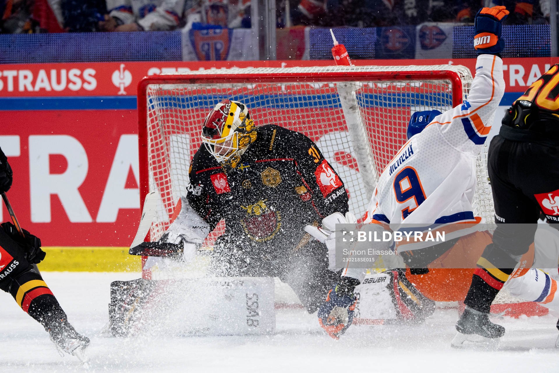Luleås goalie Matteus Ward and Tapparas Waltteri Merelä