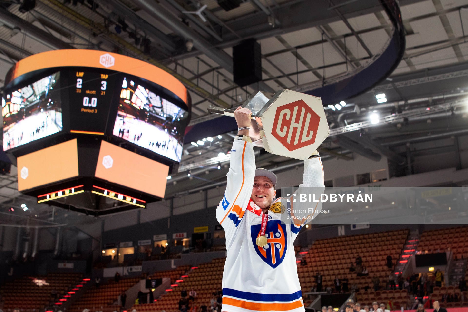Tapparas Anton Levvtchi with the trophy