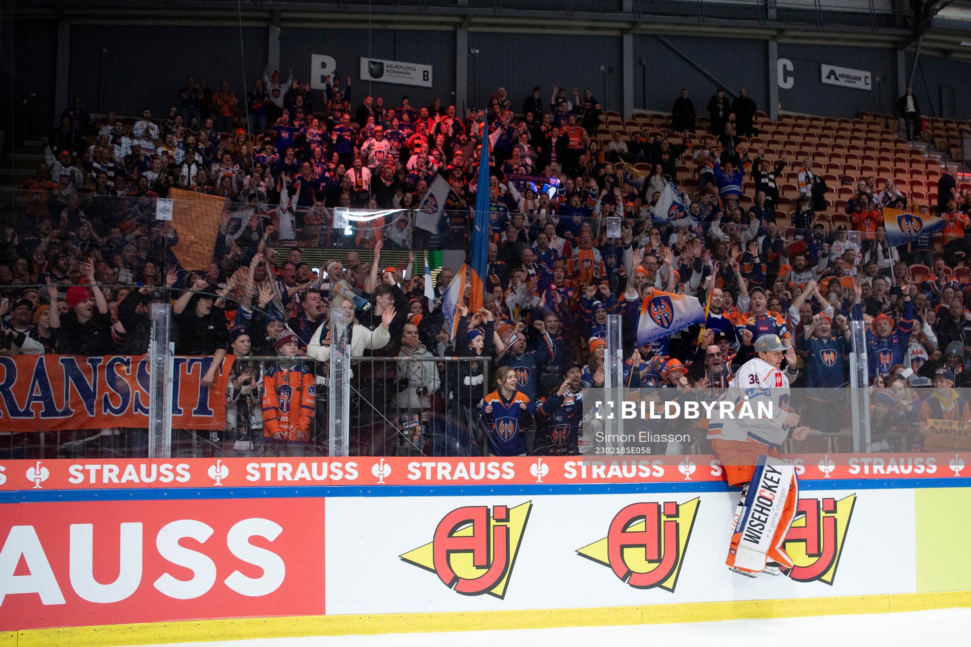 Tapparas goalie Christian Heljanko celebrates with the fans