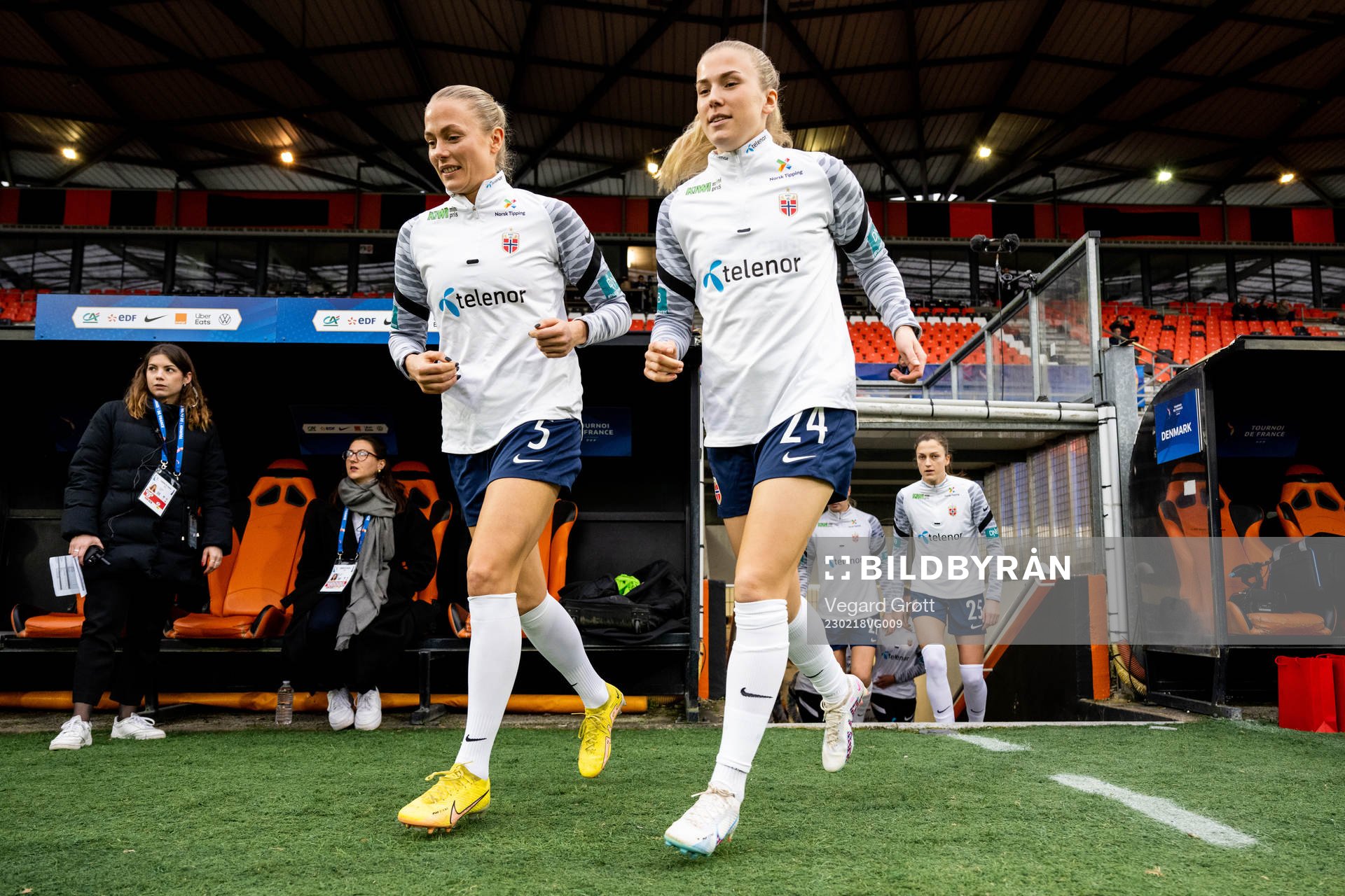 Guro Bergsvand and Emilie Nautnes of Norway ahead of the international friendly football match between Denmark and Norway on February 18, 2023 in Laval. 