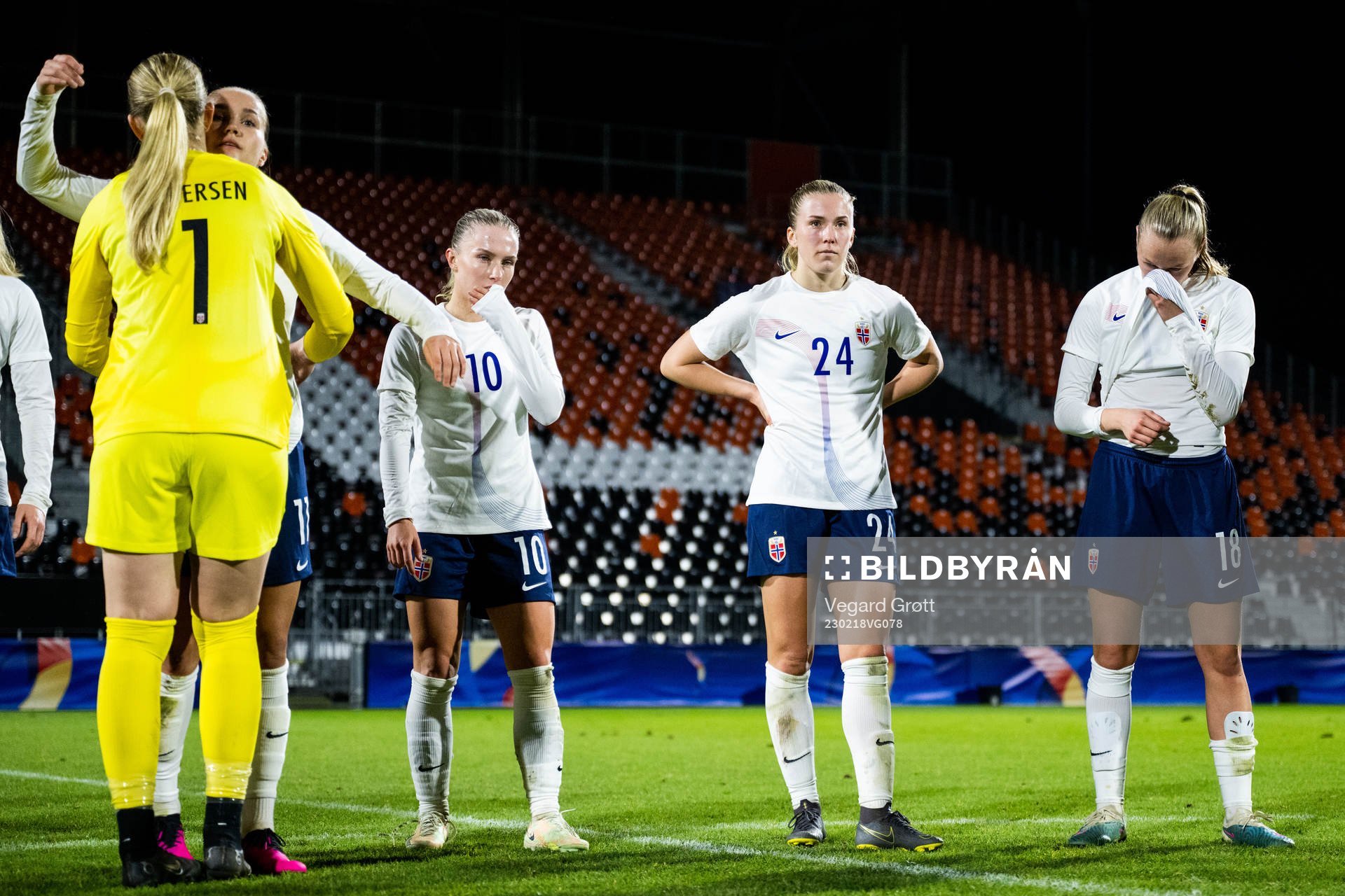Goalkeeper Guro Pettersen, Guro Reiten, Thea Bjelde, Emilie
