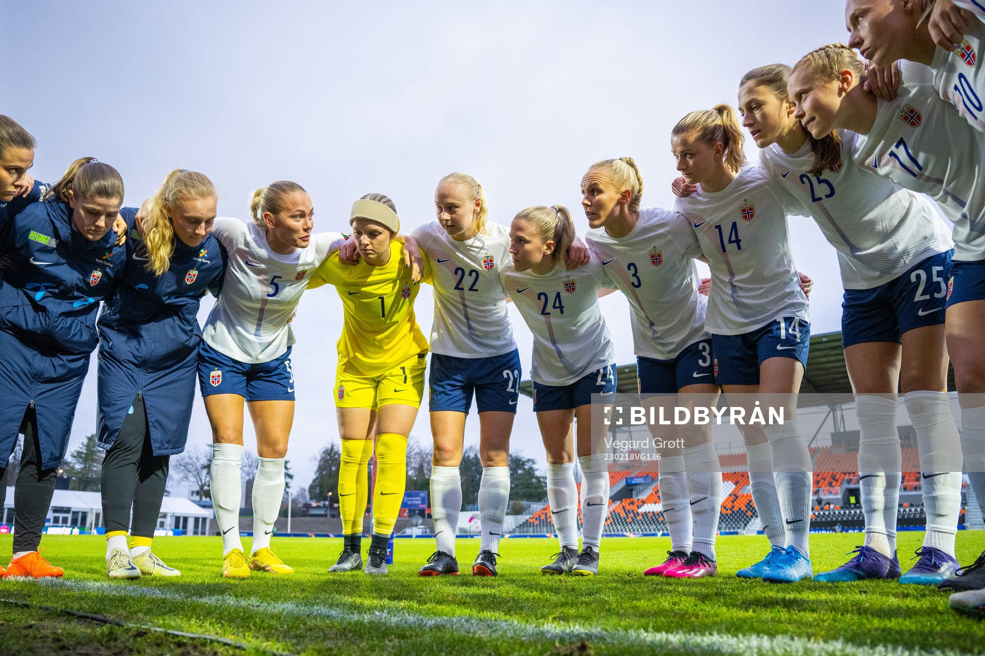 Guro Bergsvand, goalkeeper Guro Pettersen, Sara Hørte,