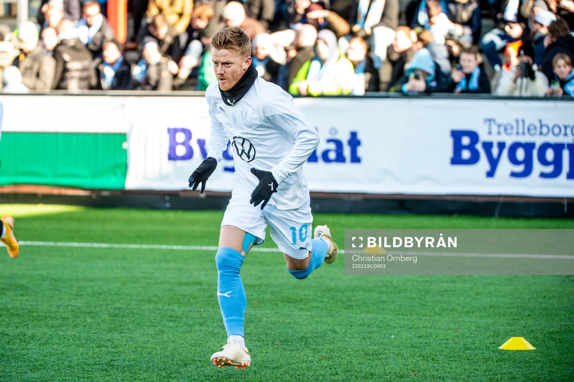 Malmö FFs Anders Christiansen värmer upp innan
