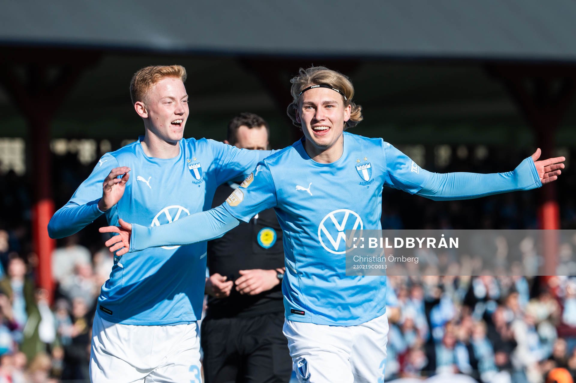 Malmö FFs Hugo Larsson och Sebastian Nanasi jublar