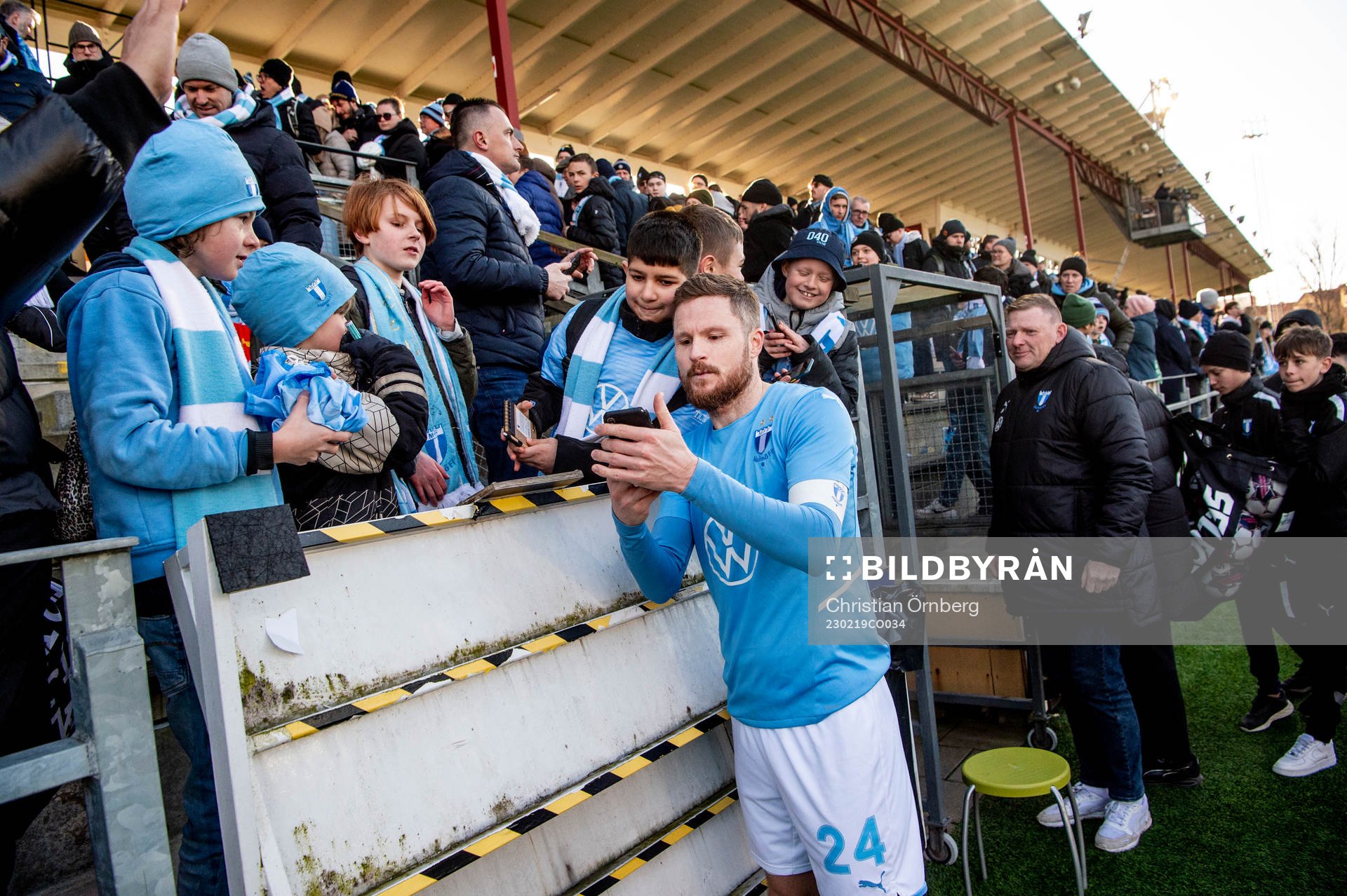 Malmö FFs Lasse Nielsen med supportarna