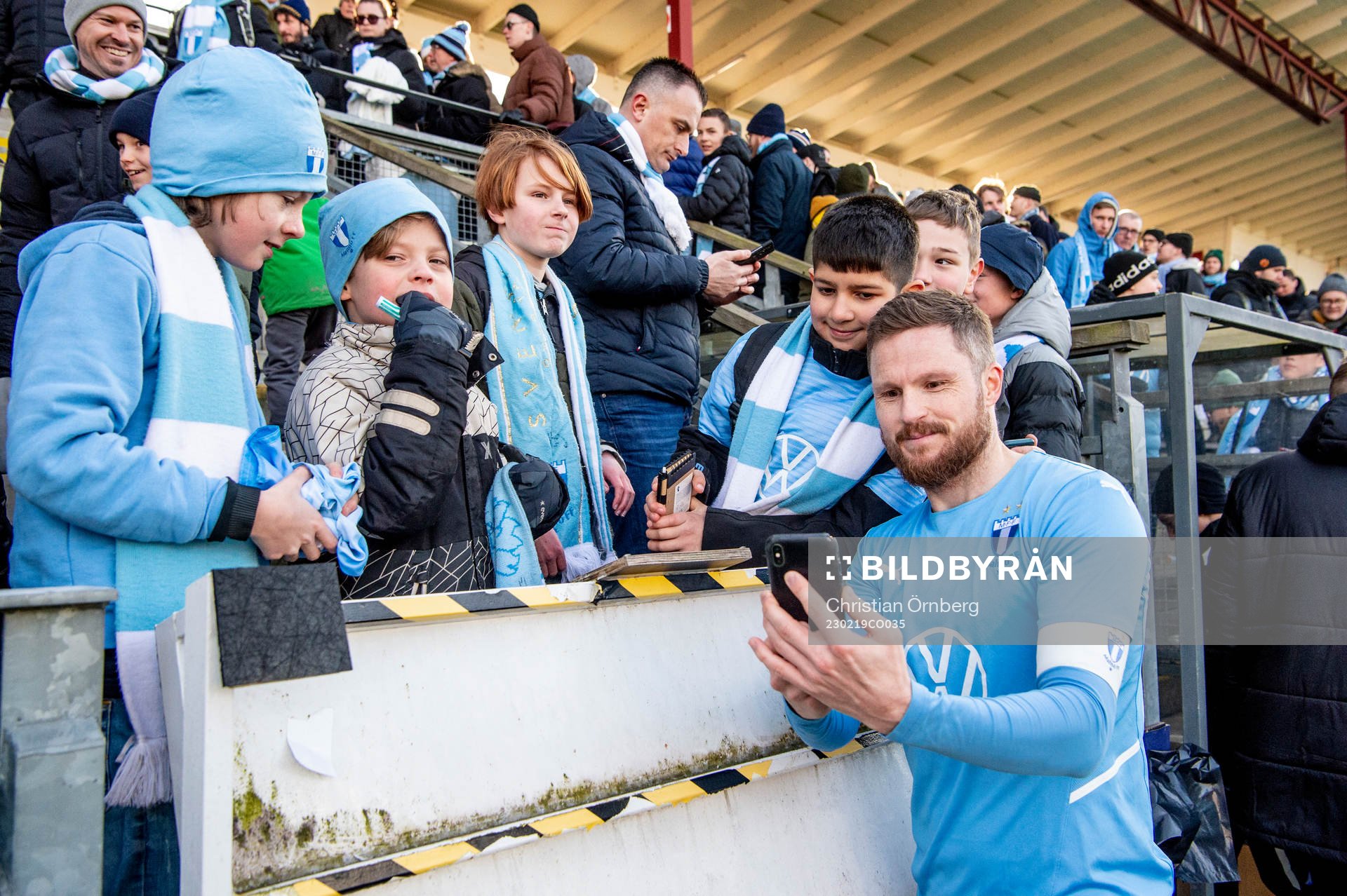 Malmö FFs Lasse Nielsen med supportarna