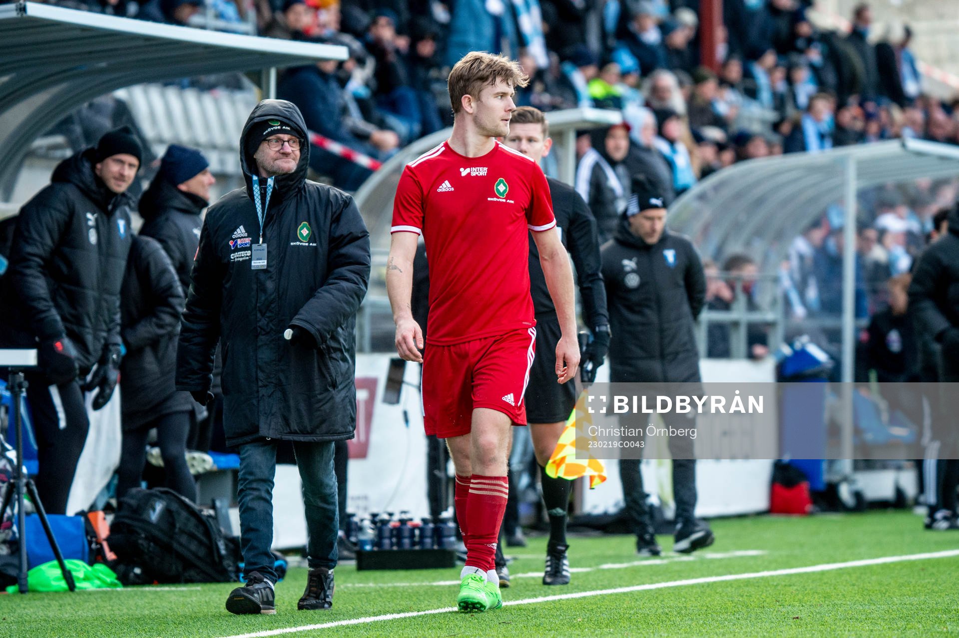 Skövde AIKs Hampus Söderström får rött kort och