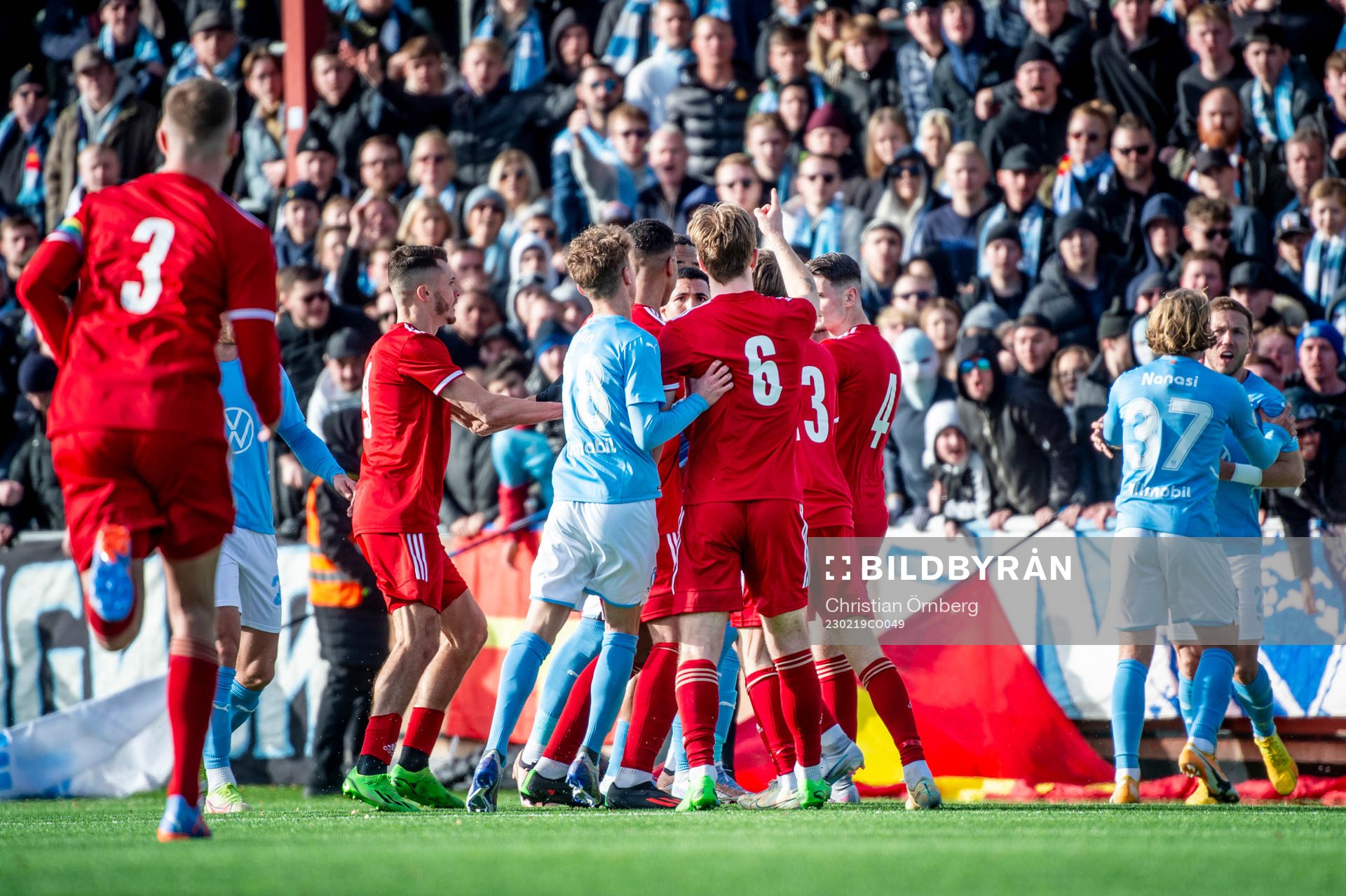 Upprörda känslor bland Malmö FFs och Skövde AIKs