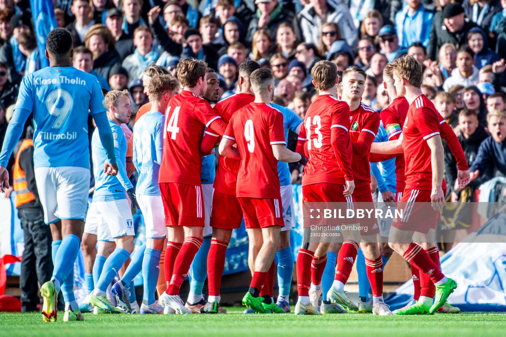 Upprörda känslor bland Malmö FFs och Skövde AIKs
