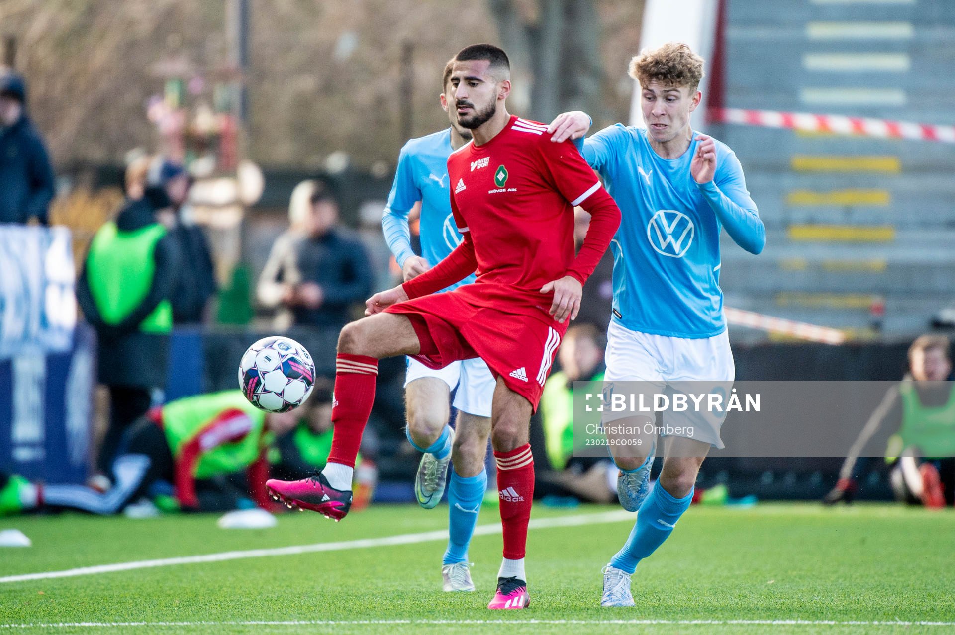 Skövde AIKs Elmar Abraham mot Malmö FFs Hugo Bolin
