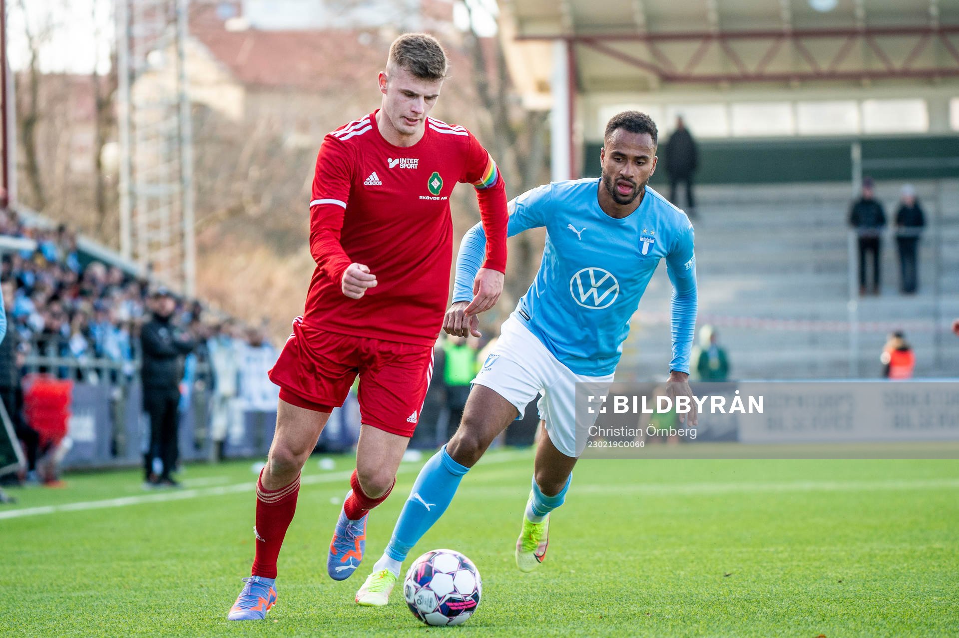 Skövde AIKs Filip Schyberg mot Malmö FFs Isaac Kiese
