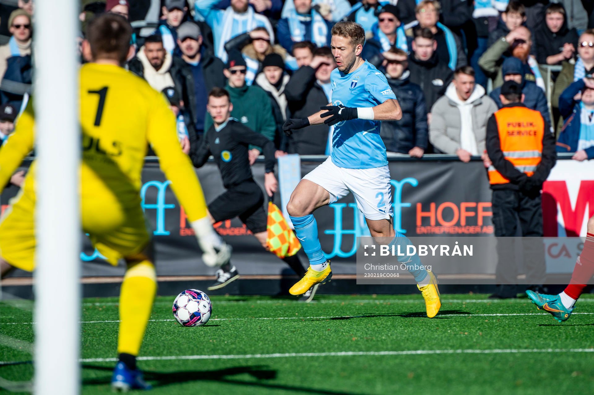 Malmö FFs Anton Tinnerholm mot Skövde AIKs målvakt