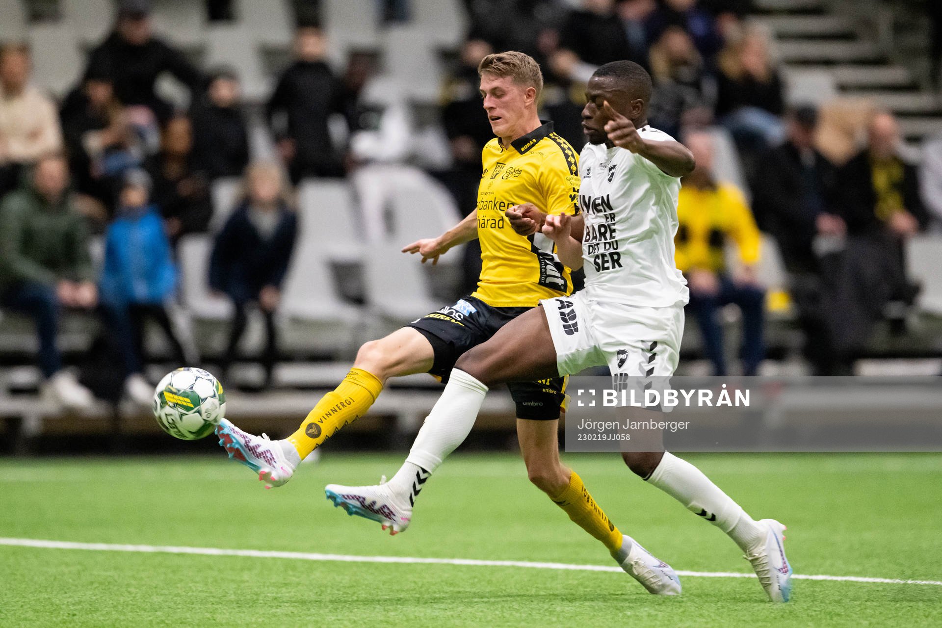 Elfsborgs Alexander Bernhardsson och Odds Solomon Owusu