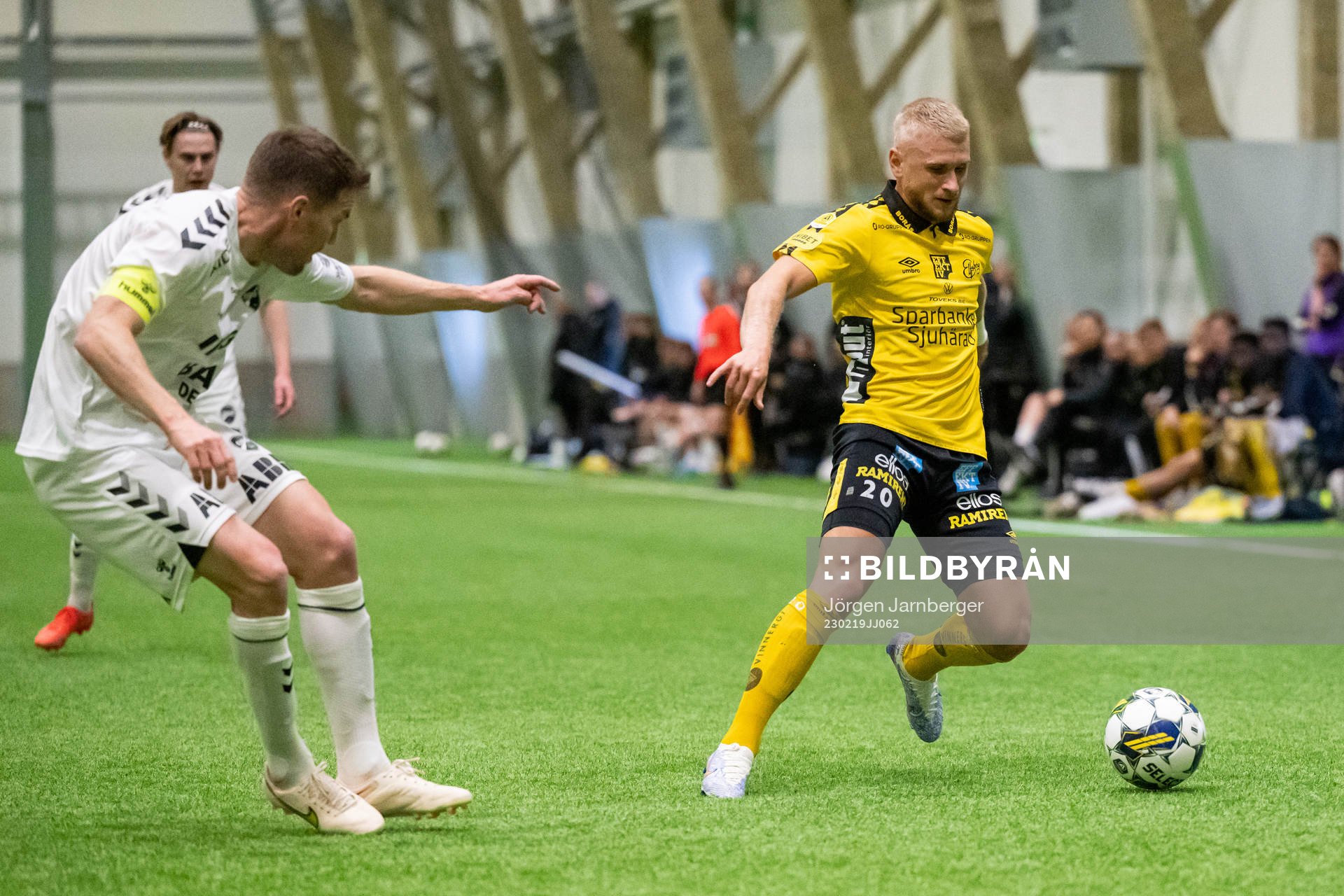 Odds Espen Ruud och Elfsborgs <Simon Strand under träningsmatchen mellan Elfsborg och Odds BK den 19 februari 2023 i Borås. 