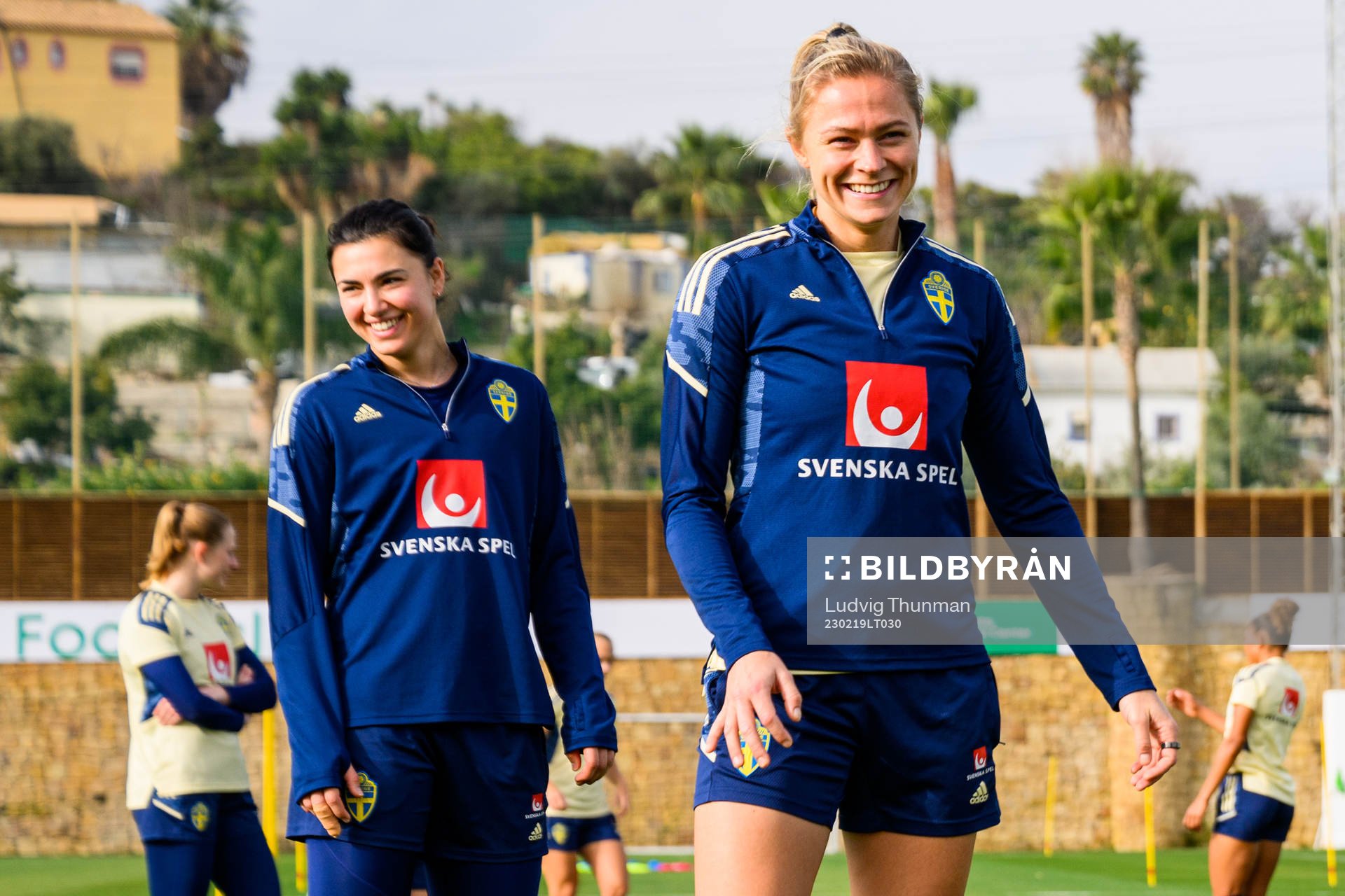 Goalkeeper Zecira Musovic and Fridolina Rolfö