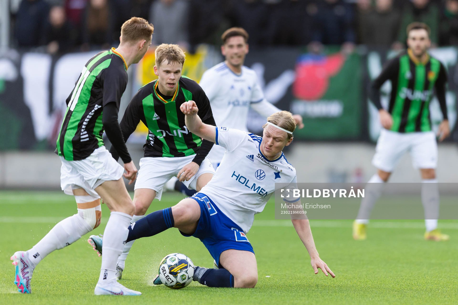 GAIS Viktor Alexandersson och Julius Lindberg mot Norrköpings Daniel Fritz Eid under fotbollsmatchen i Svenska Cupen mellan GAIS och IFK Norrköping den 19 februari 2023 i Göteborg.
