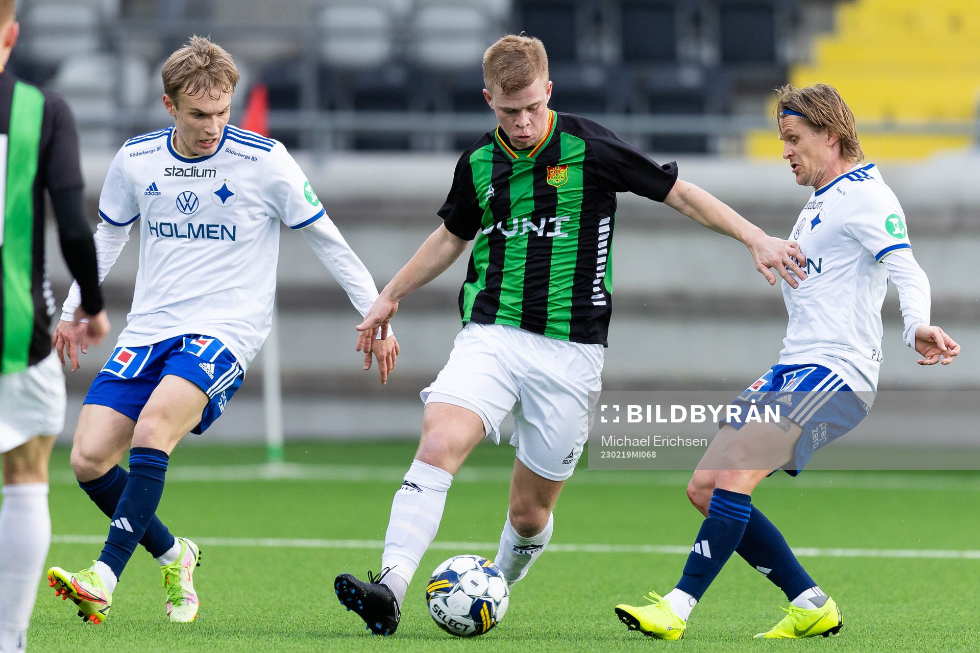 Norrköpings Marcus Baggesen och Ari Freyr Skulason mot