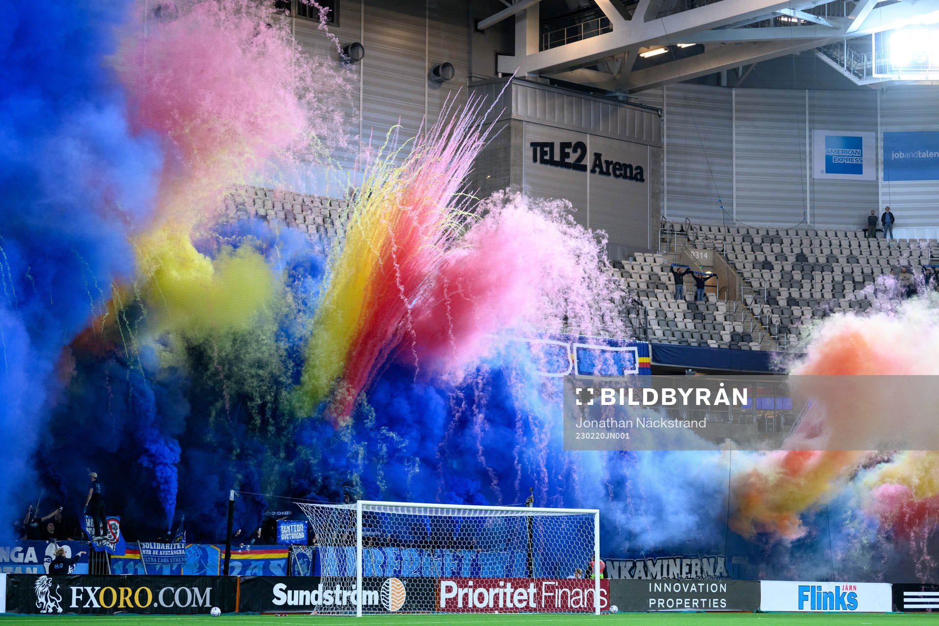 Djurgårdens supportrar med tifo innan fotbollsmatchen i