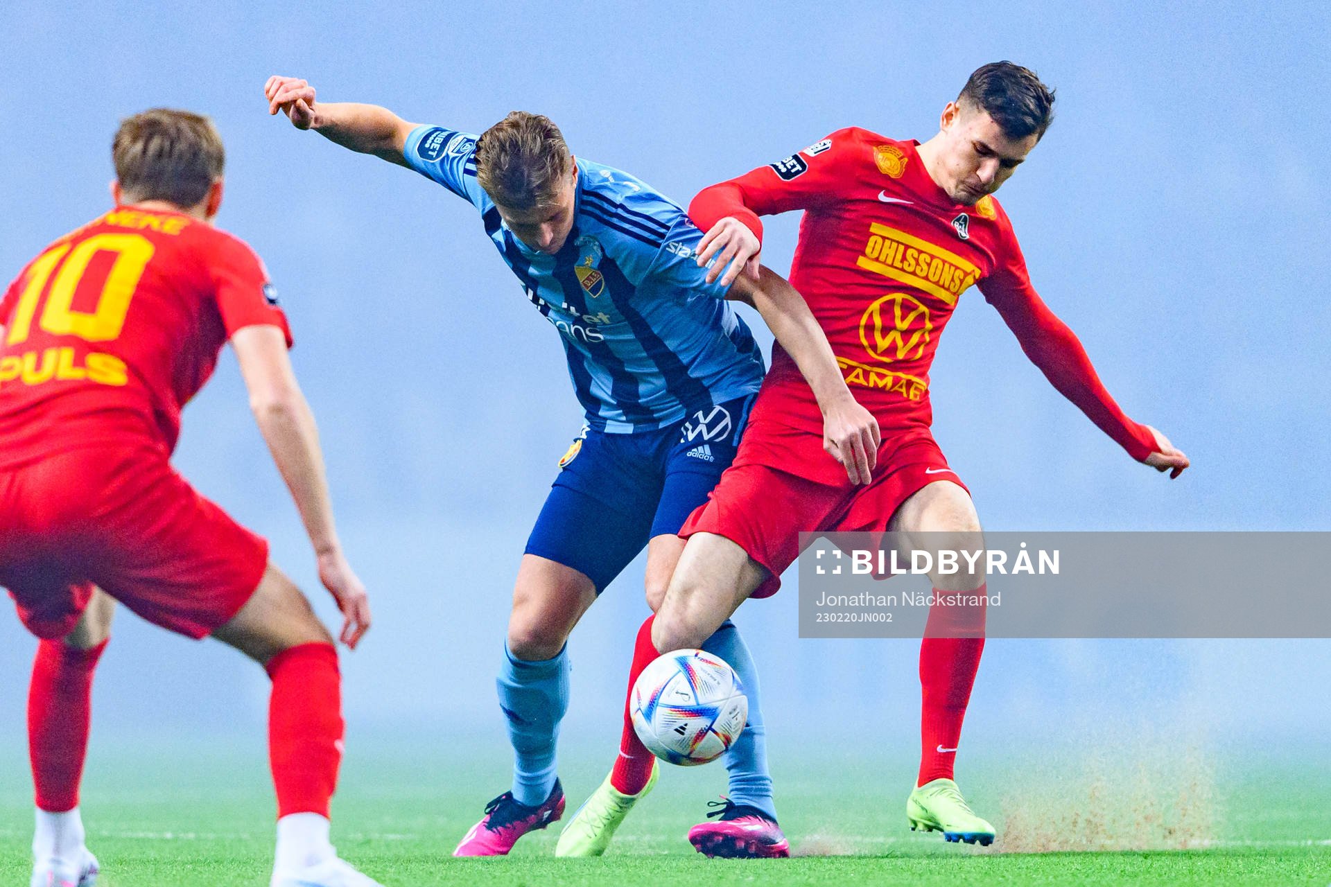 Djurgårdens Rasmus Schuller och Landskronas Robin Dzabic