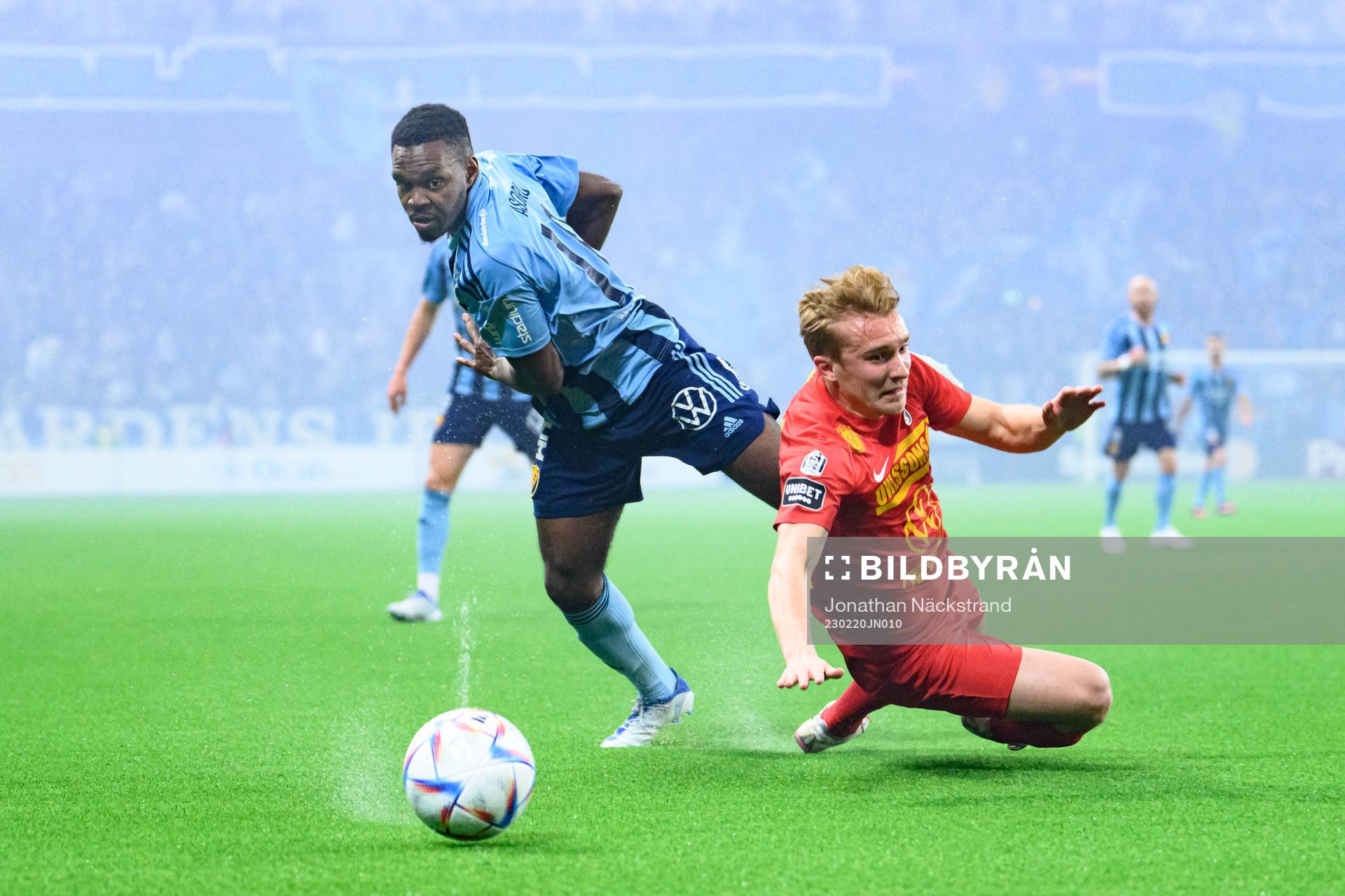 Djurgårdens Joel Asoro och Landskronas Edvin Dahlqvist