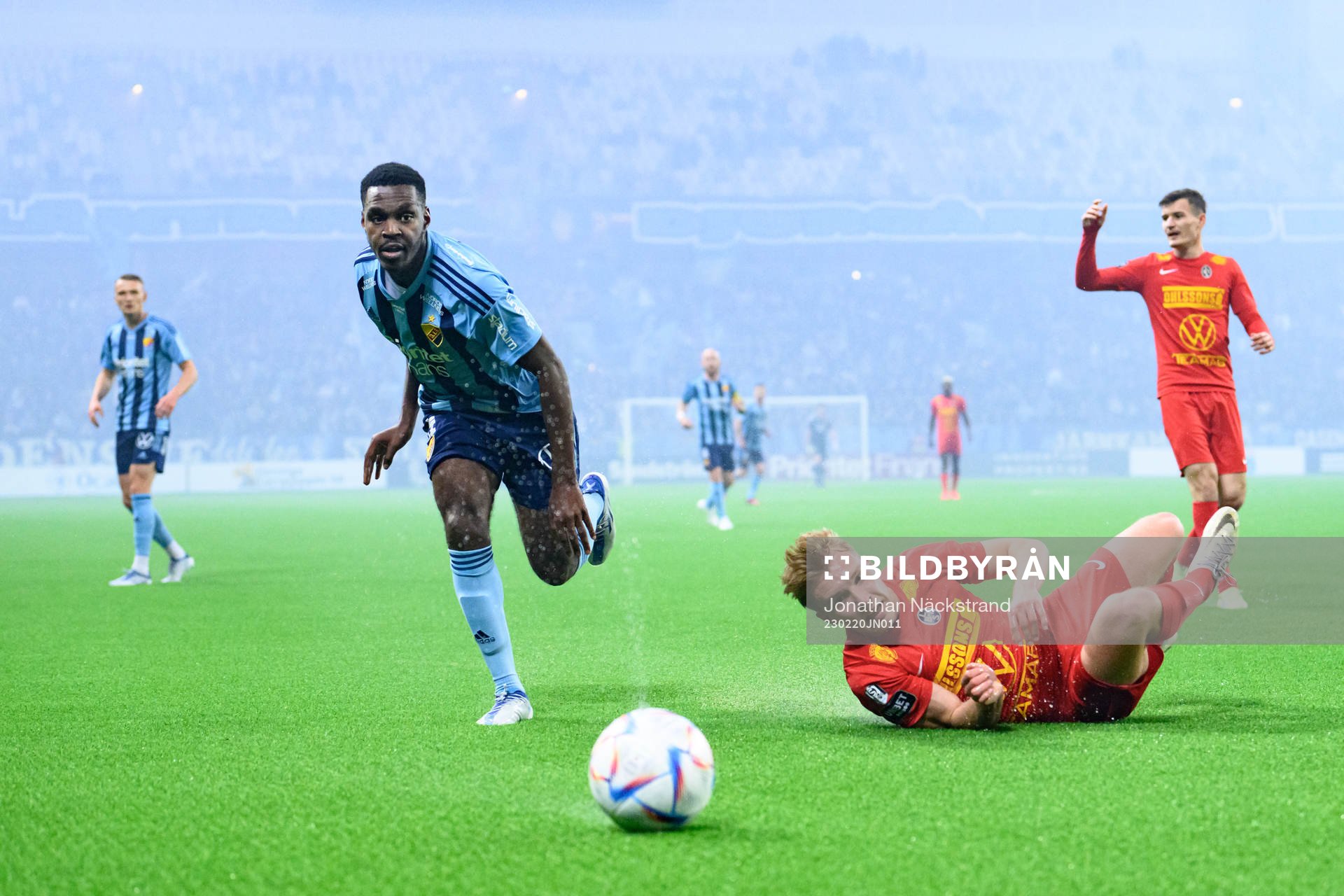 Djurgårdens Joel Asoro och Landskronas Edvin Dahlqvist