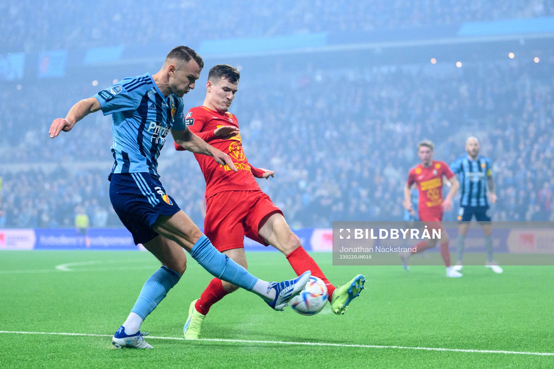 Djurgårdens Piotr Johansson och Landskronas Robin Dzabic