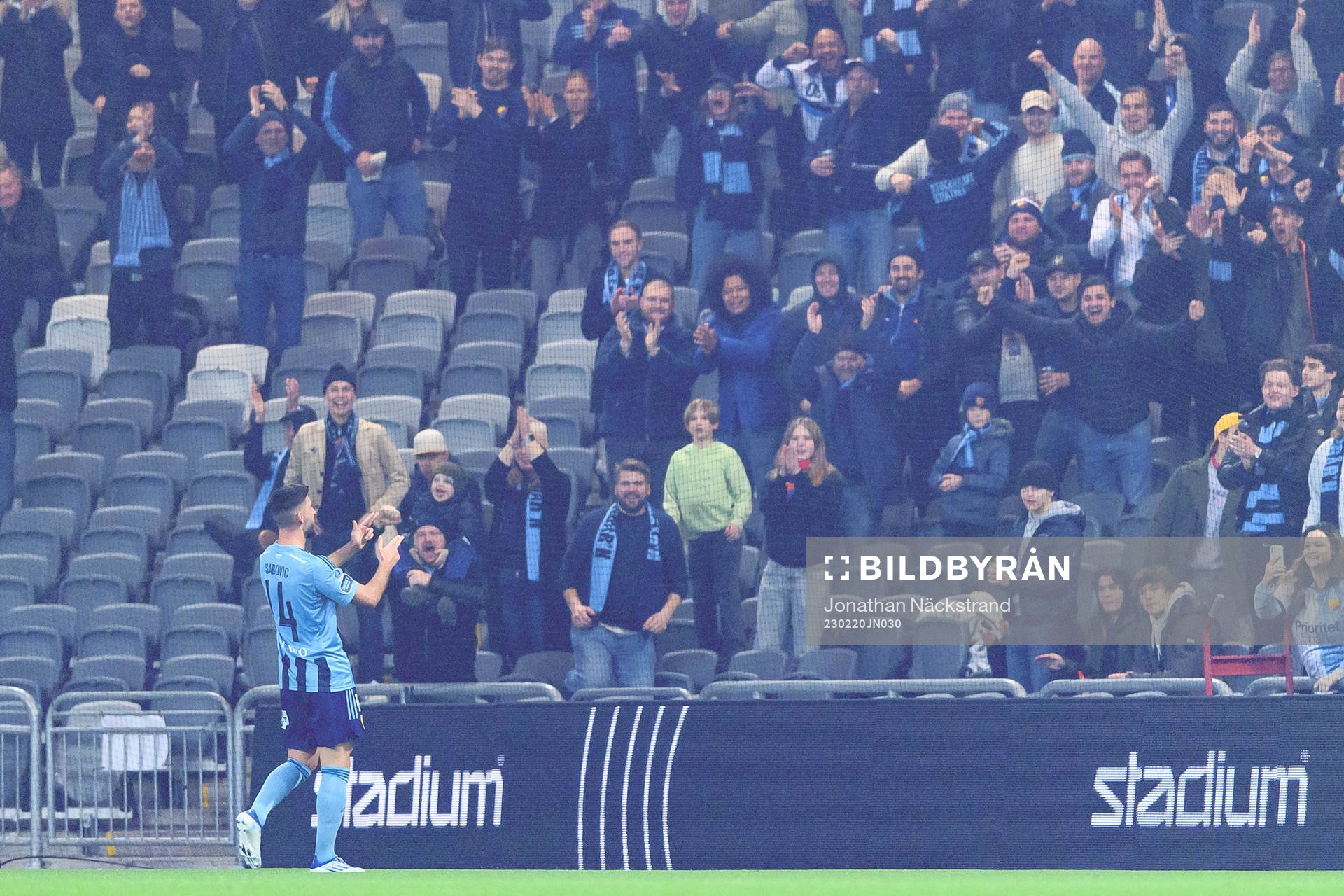 Djurgårdens Besard Sabovic jublar med publiken