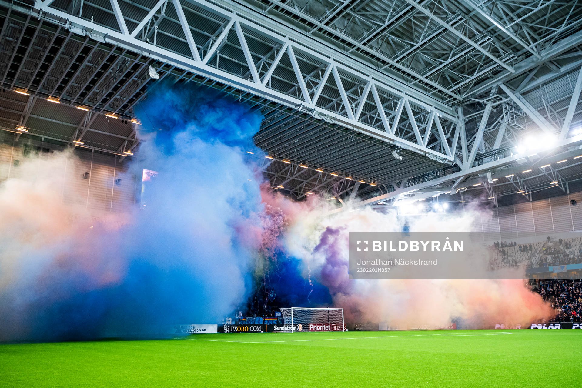 Djurgårdens supportrar med tifo innan fotbollsmatchen i