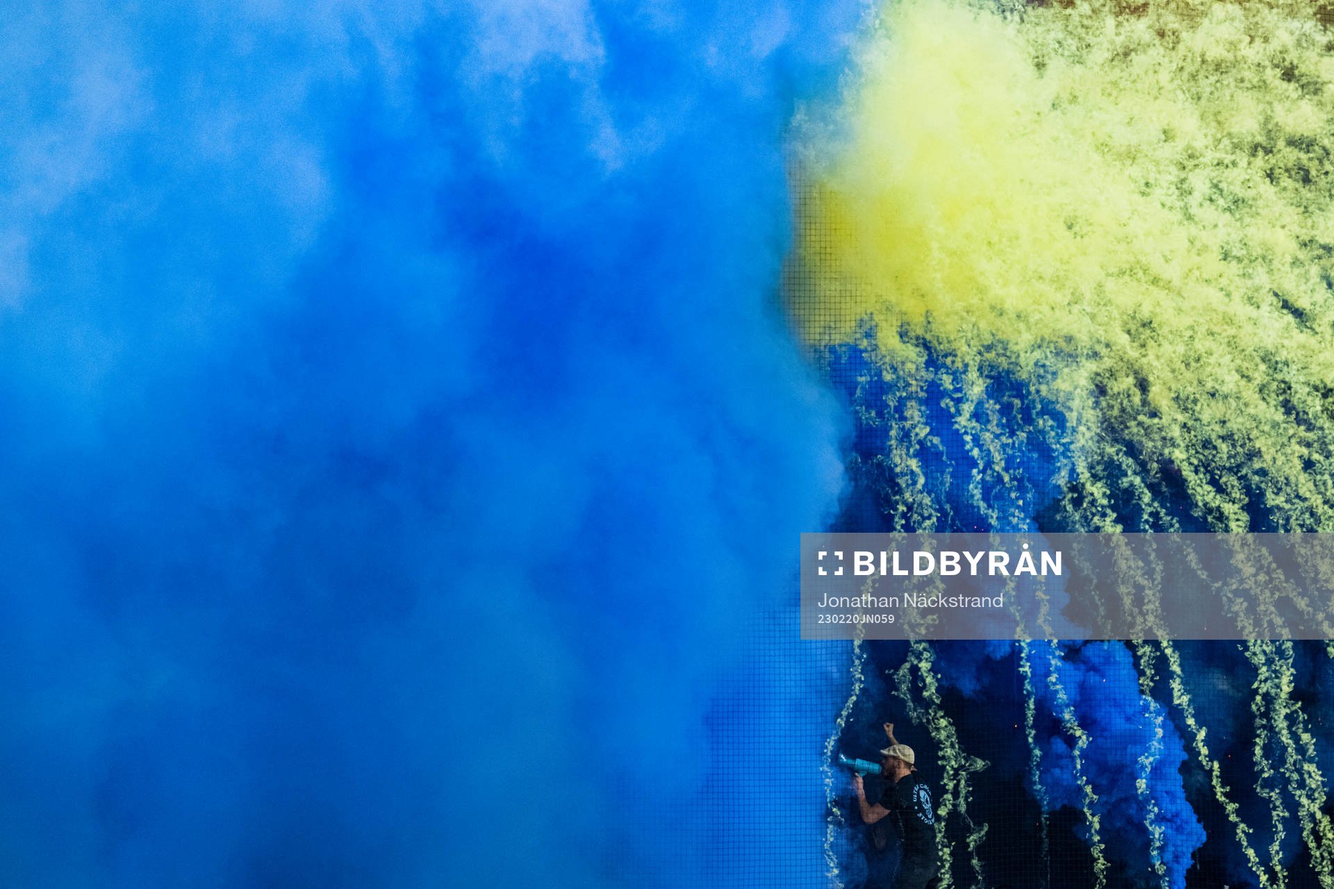 Djurgårdens supportrar med tifo innan fotbollsmatchen i