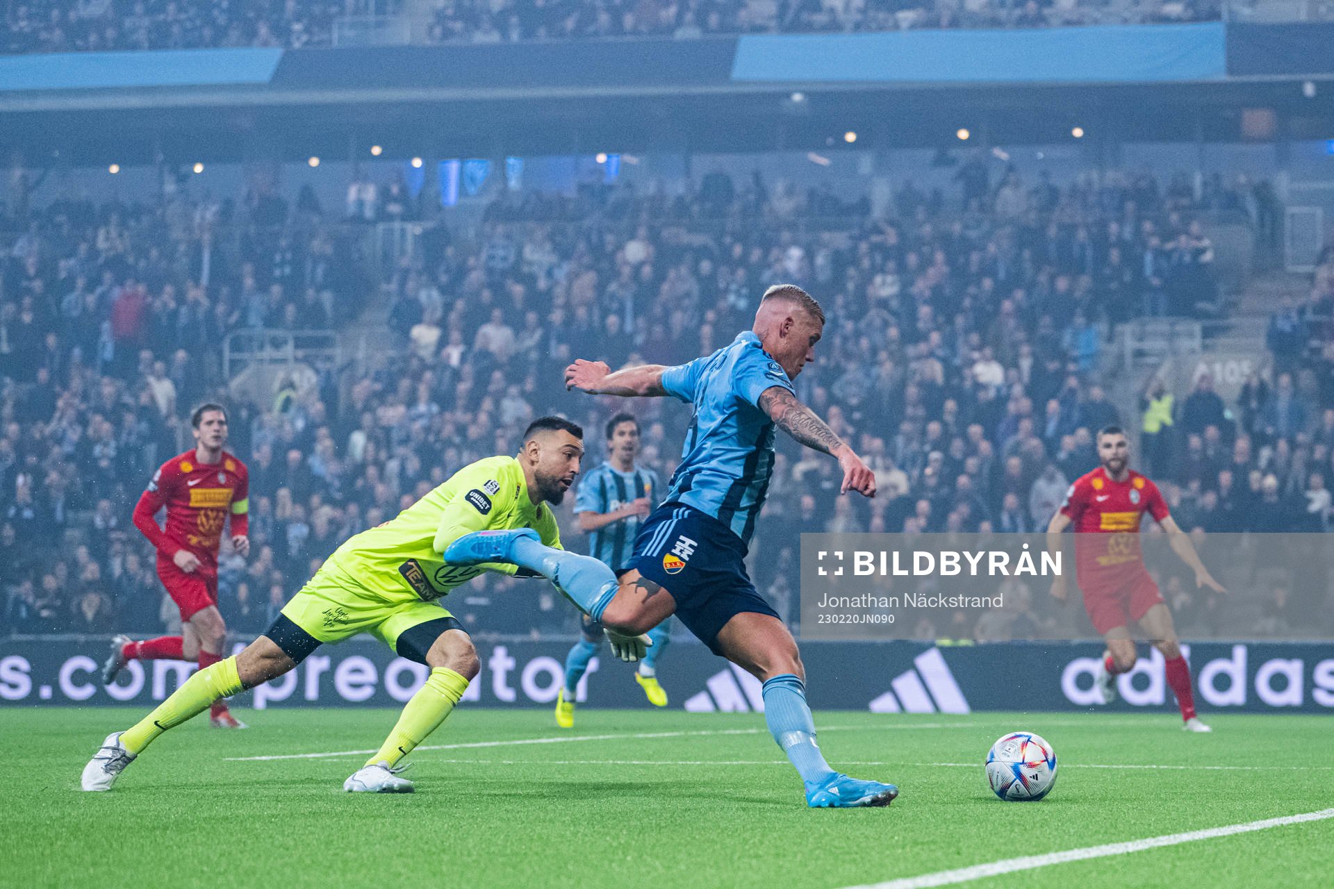 Djurgårdens Victor Edvardsen och Landskronas målvakt Amr