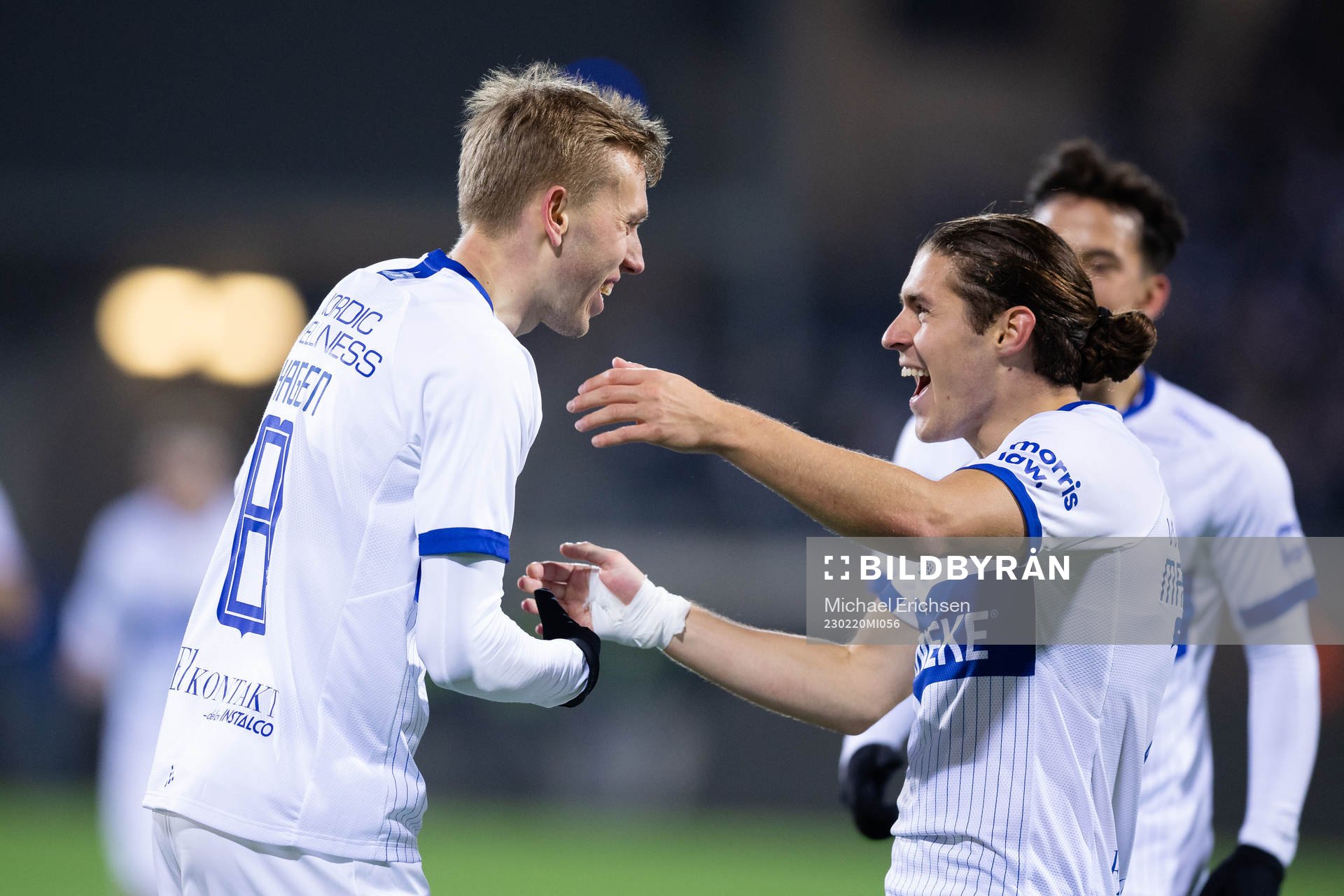 IFK Göteborgs Elias Hagen jublar ihop med Eman Markovic