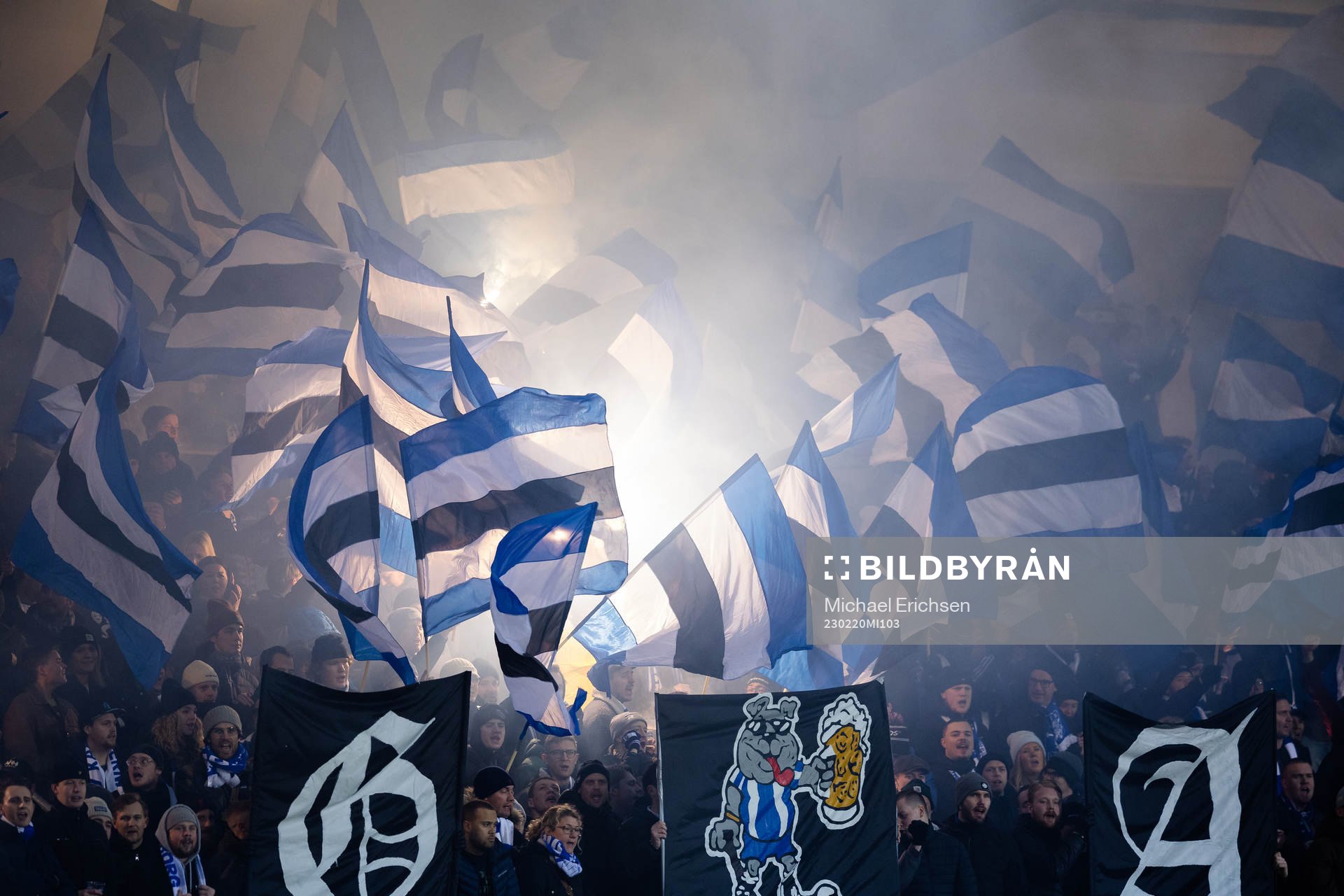 IFK Göteborgs klack innan fotbollsmatchen i Svenska Cupen