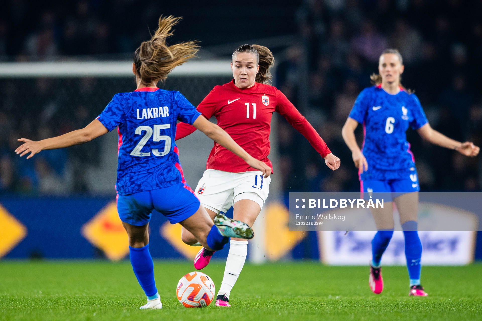 Maelle Lakrar of France and Guro Reiten of Norway