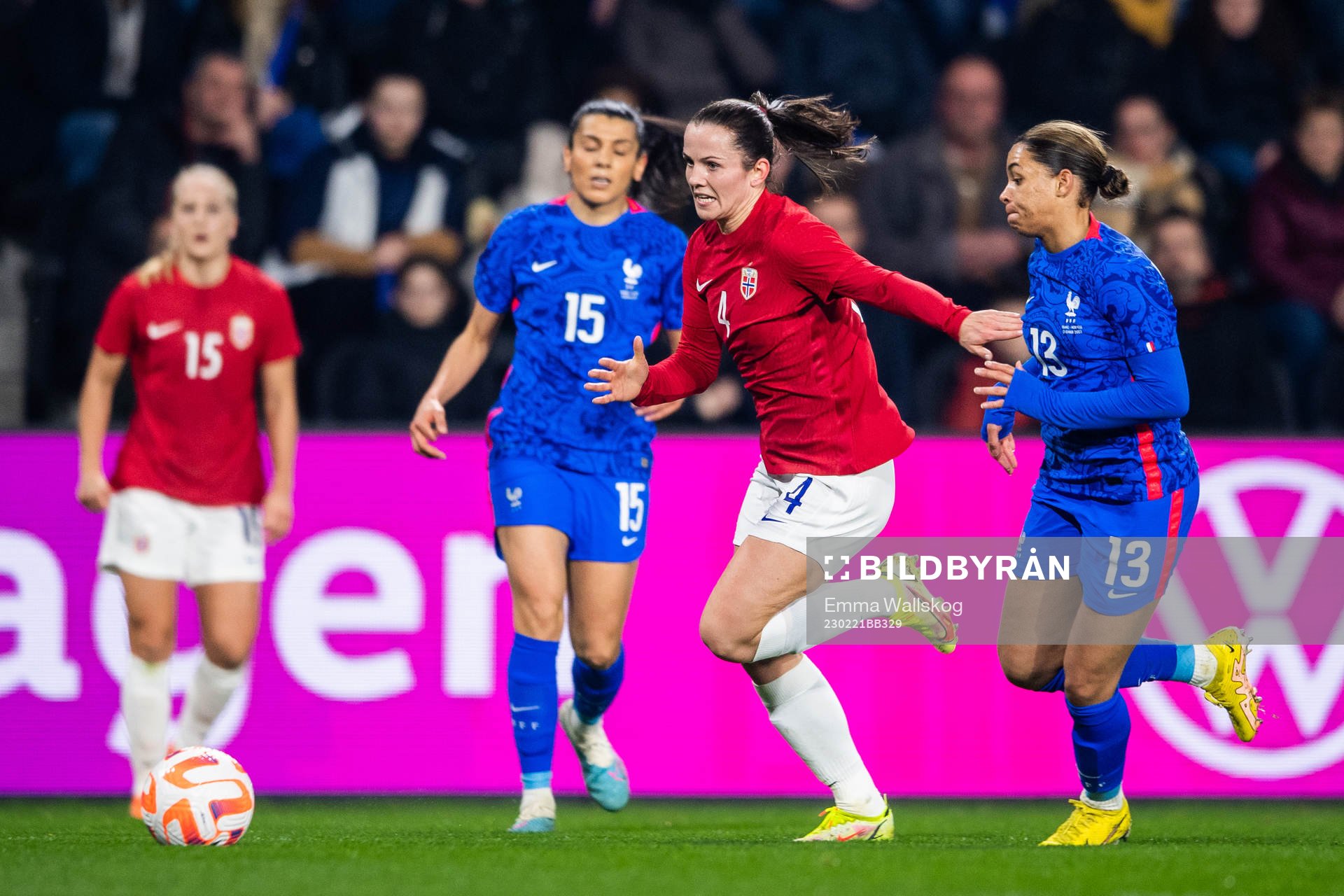 Tuva Hansen of Norway and Estelle Cascarino of France