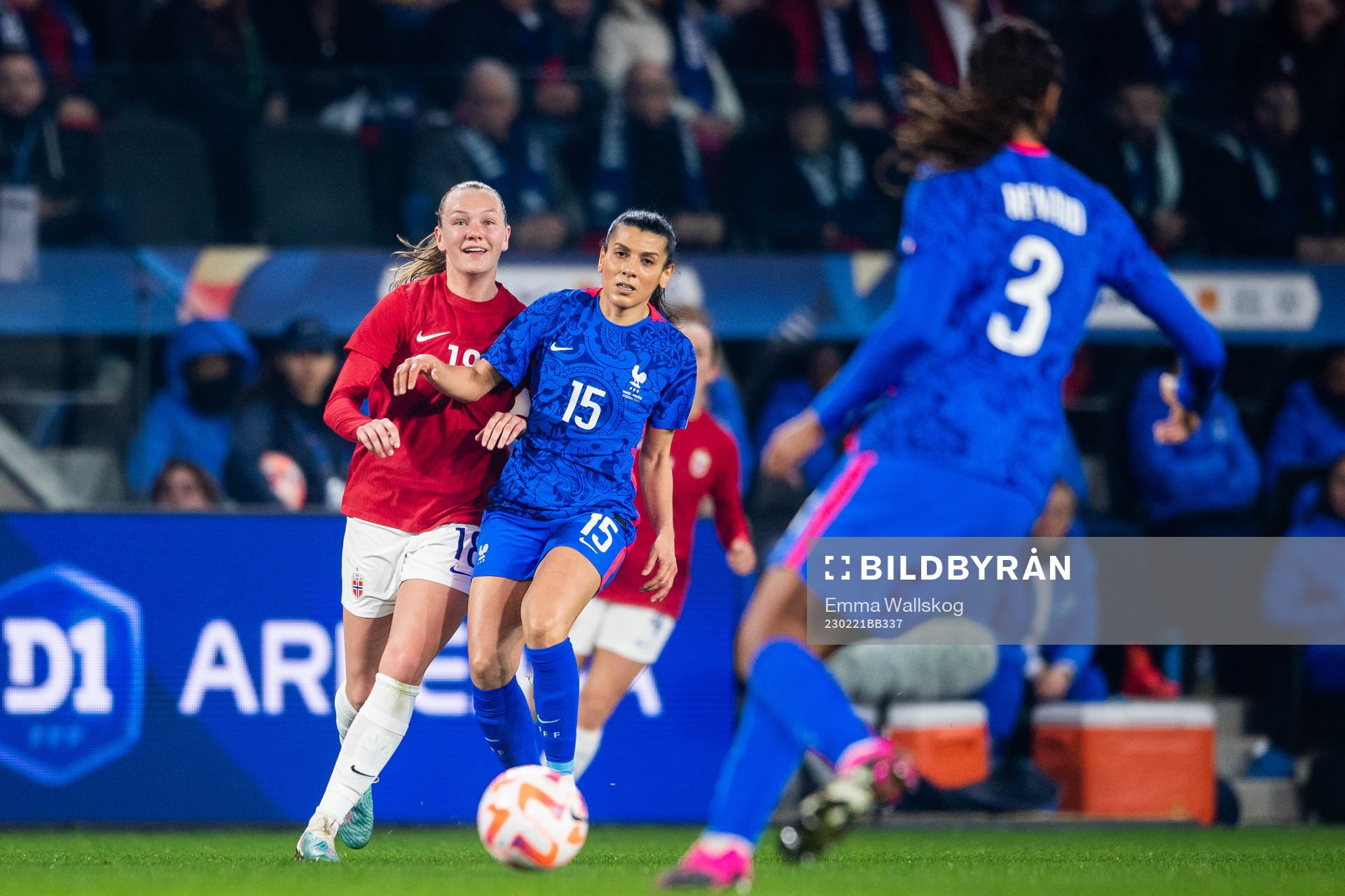 Frida Maanum of Norway and Kenza Dali of France