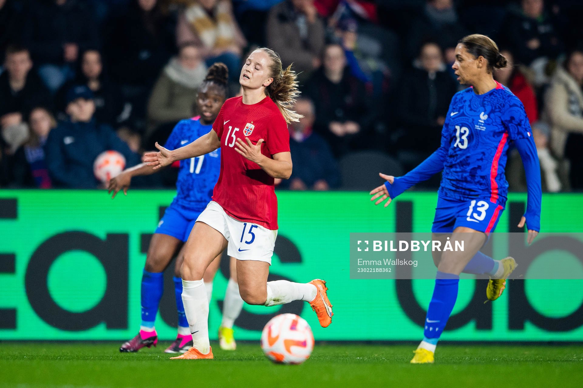 Amalie Eikeland of Norway and Estelle Cascarino of France