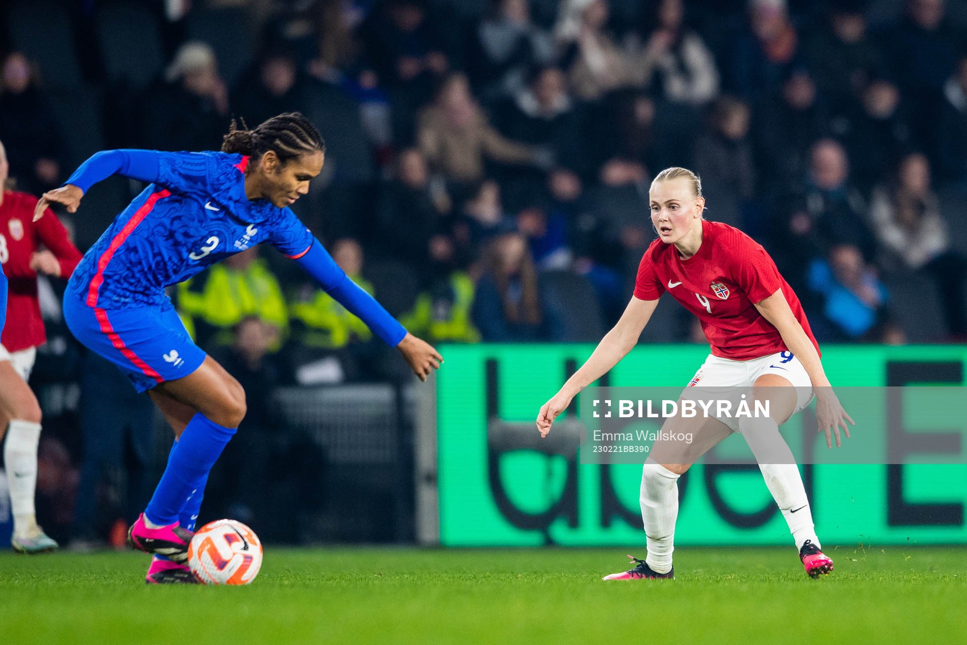 Wendie Renard of France and Karina Sævik of Norway